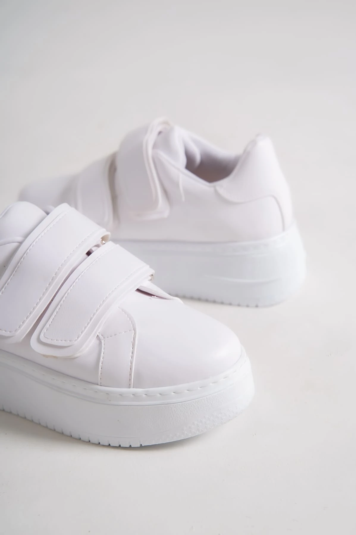 VALENCIA Bağcıksız Cırt Cırtlı Ortopedik Taban Kadın Sneaker Spor Ayakkabı BT - Beyaz