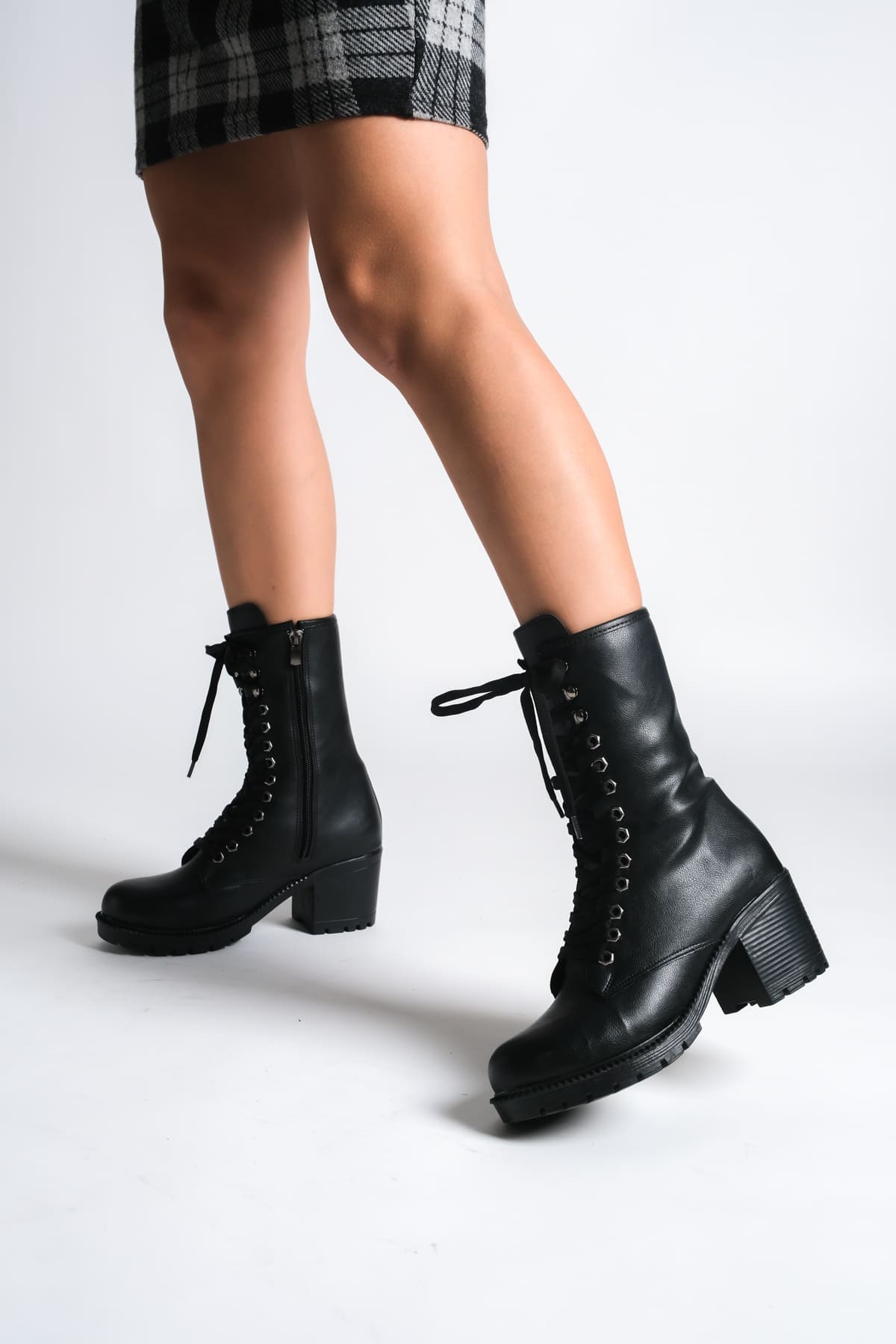 ALDA Bağcıklı Ortopedik Taban Kadın Çizme ST - Siyah