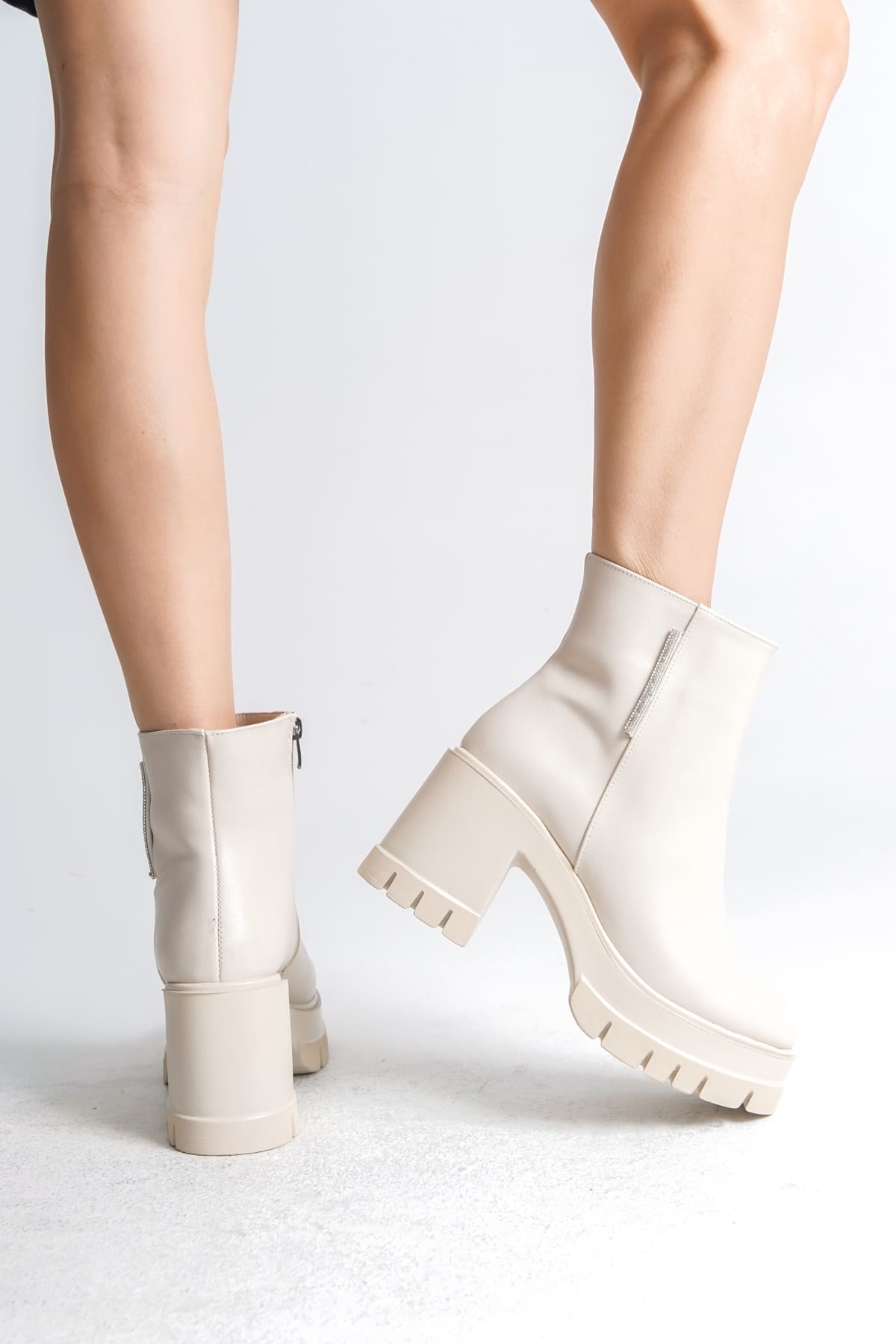 LISSE Fermuarlı Ortopedik Taban Kalın Topuklu Kadın Bot KT - Krem