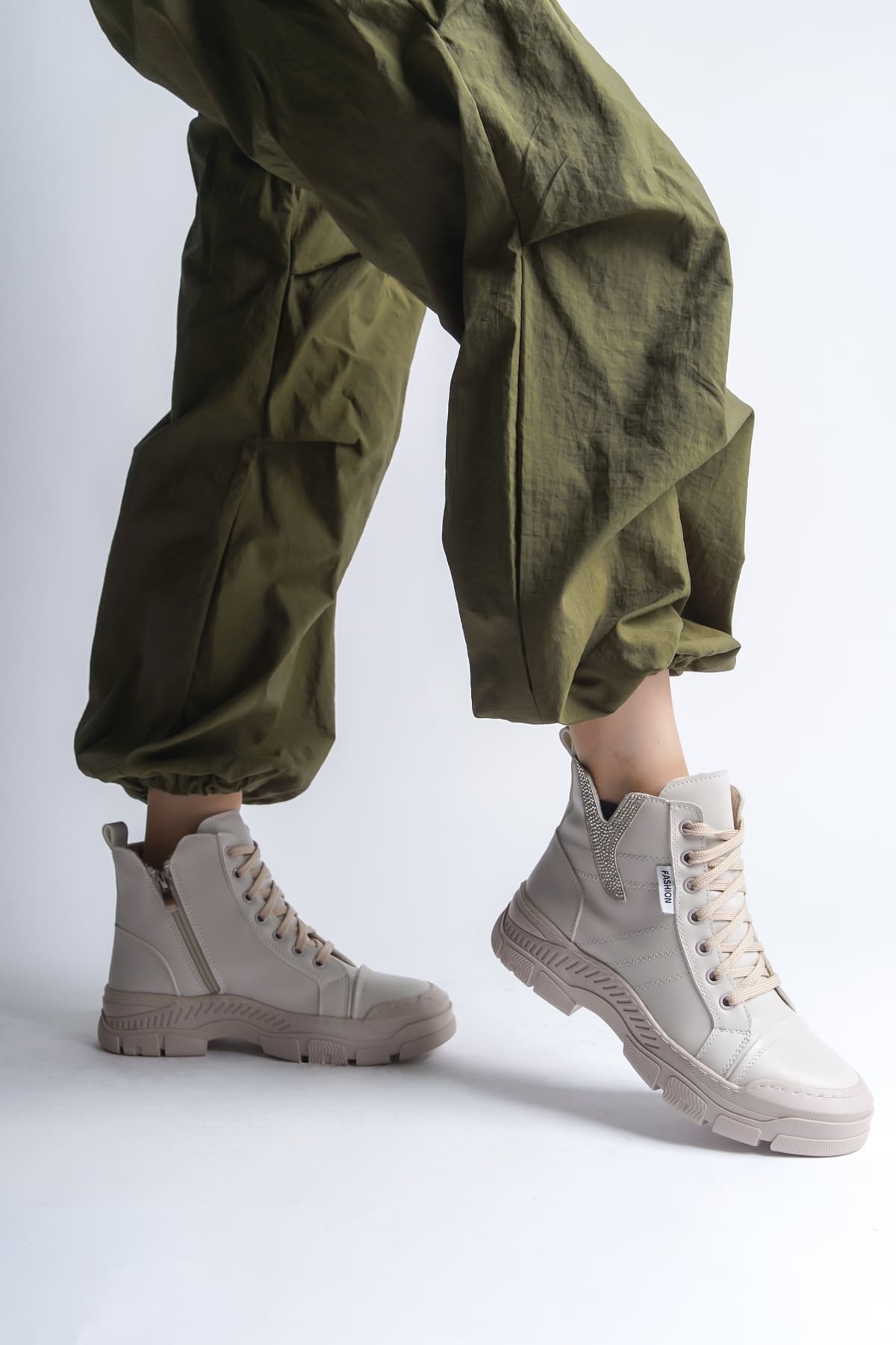 AMBER Bağcıklı Fermuarlı Ortopedik TabanKadın Bot  KT - Krem