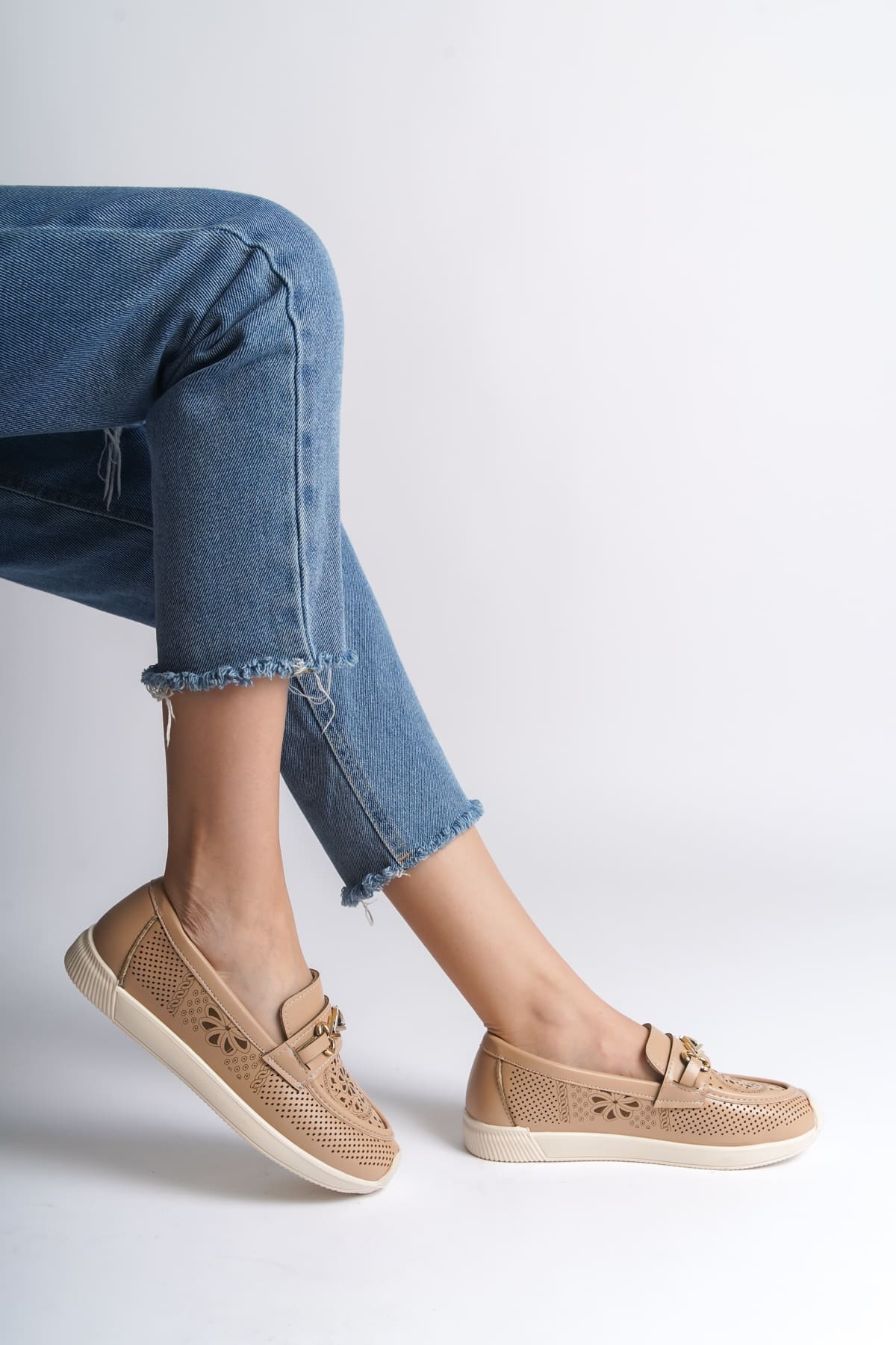 LILY Bağcıksız Ortopedik Rahat Taban Çiçek Desenli Kadın Babet Ayakkabı  KT - Ten