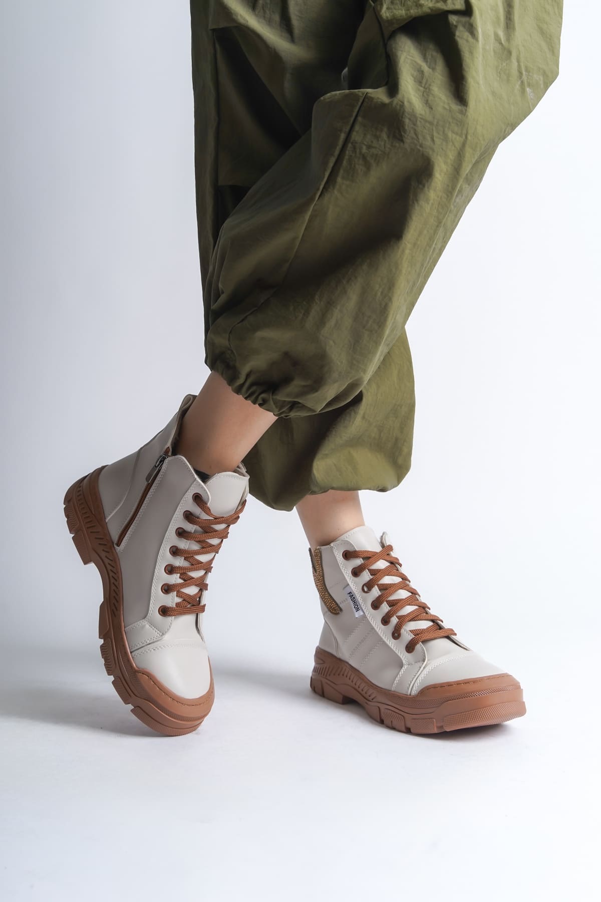 AMBER Bağcıklı Fermuarlı Ortopedik TabanKadın Bot  TT - Krem