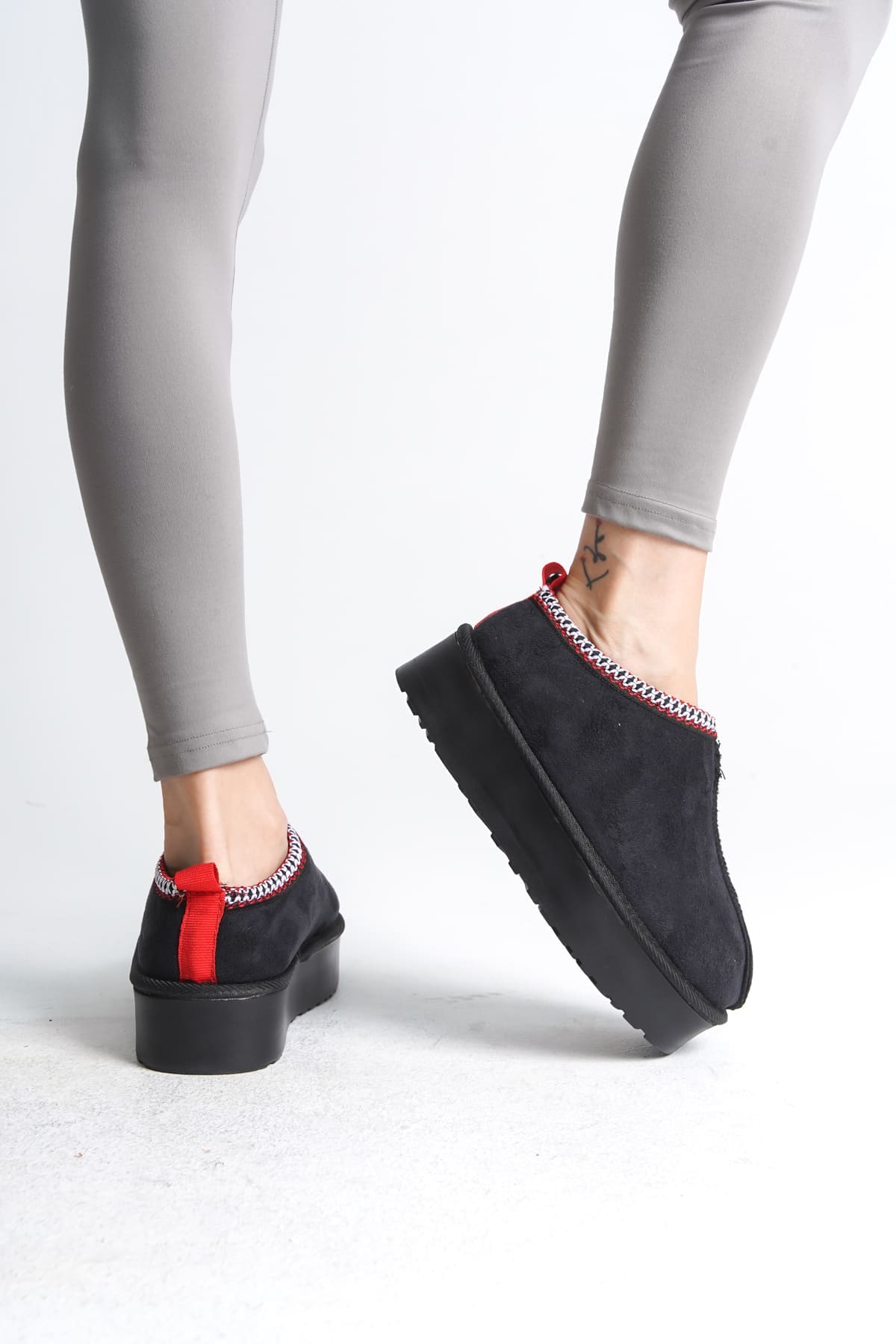 LEILA Bağcıksız Düz ve Kalın Taban İçi Kürklü Kısa Süet Kadın Bot  ST - Siyah