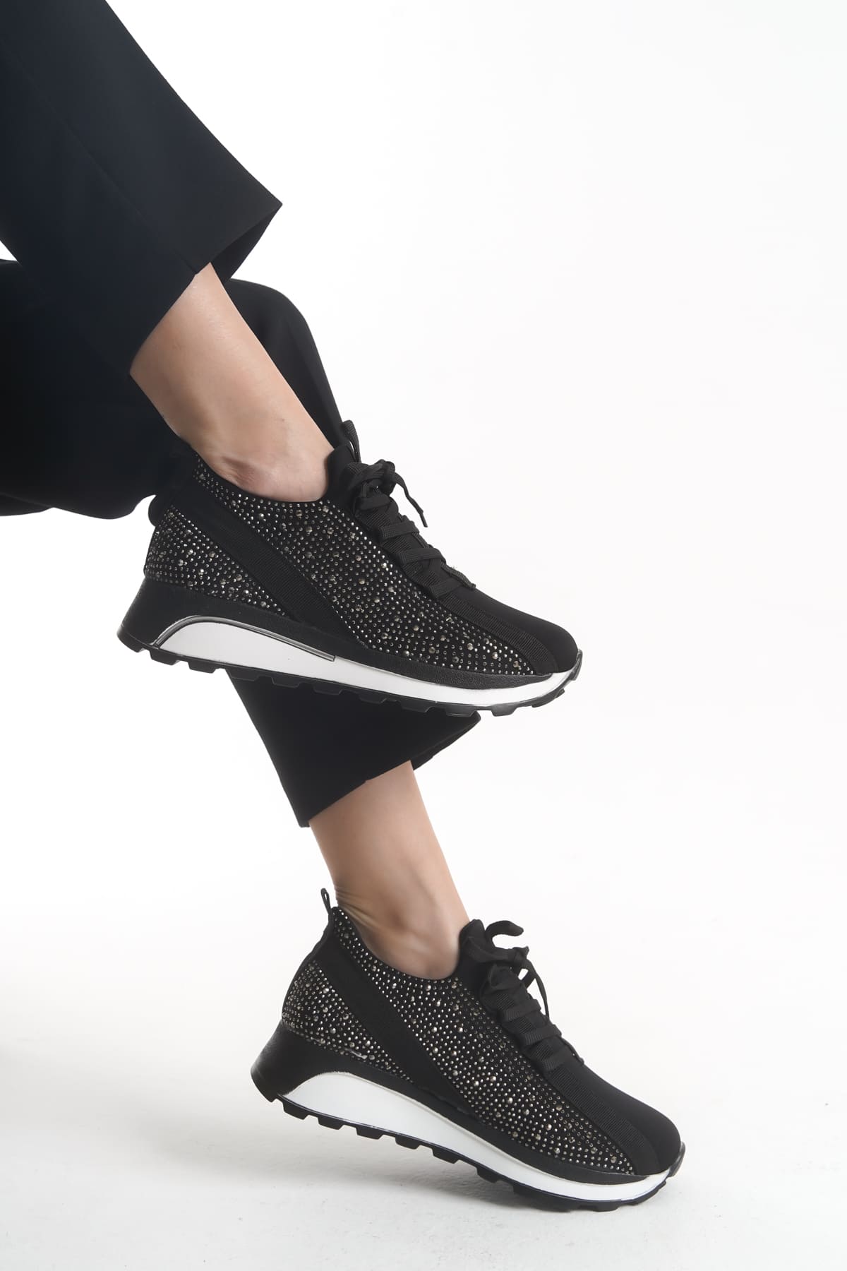 ALYA Bağcıklı Ortopedik Taban Taşlı Kadın Sneaker Spor Ayakkabı BT - Siyah