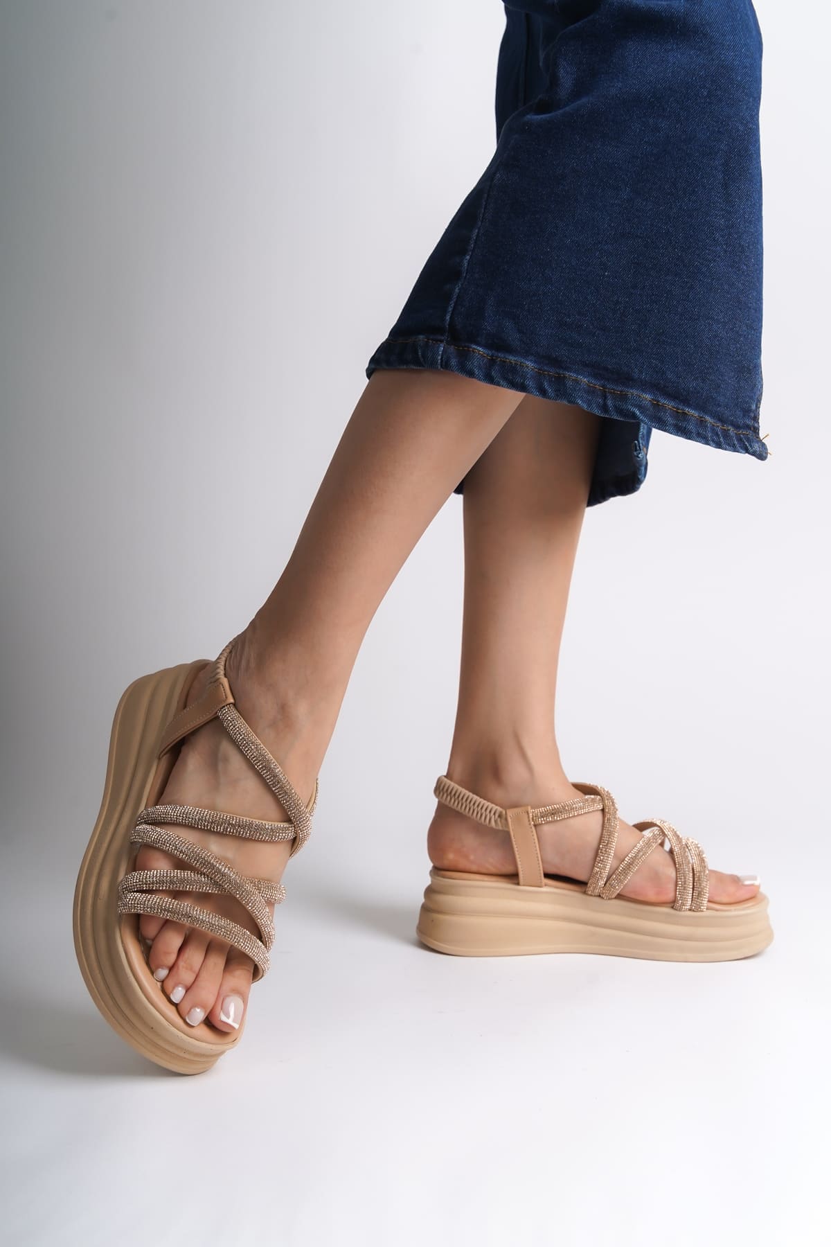 ELENA Lastikli Taşlı Şeritli Ortopedik Taban Kadın Sandalet TT - Ten