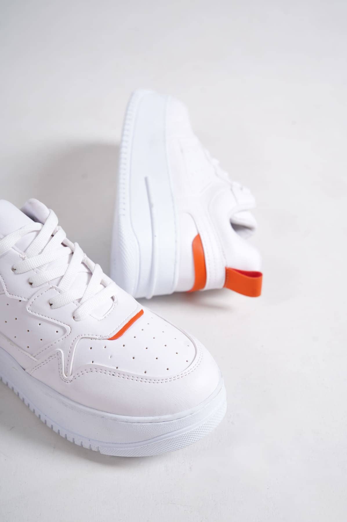 ALESSI Bağcıklı Ortopedik Taban Kadın Sneaker Spor Ayakkabı BT - Beyaz/Turuncu