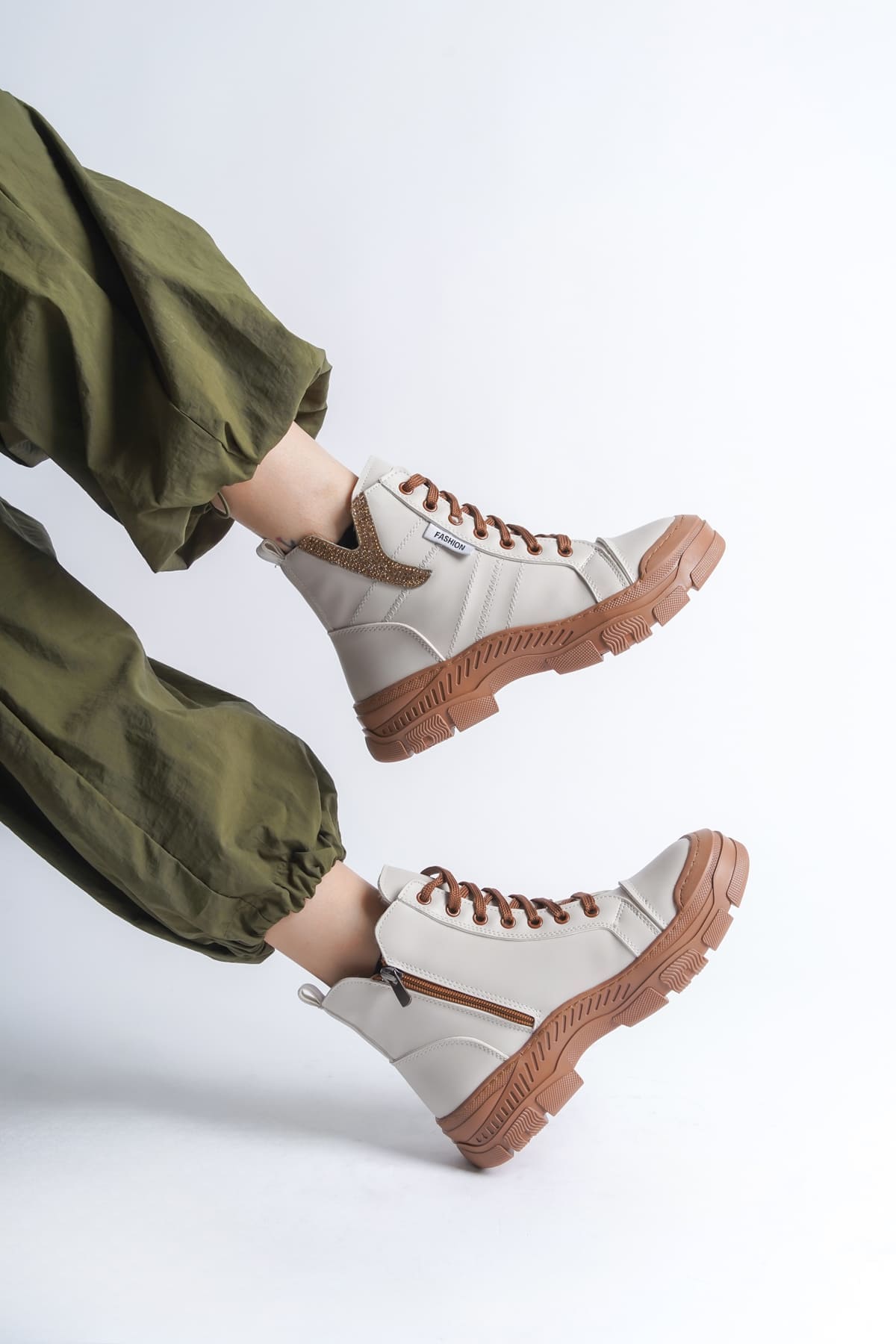 AMBER Bağcıklı Fermuarlı Ortopedik TabanKadın Bot  TT - Krem