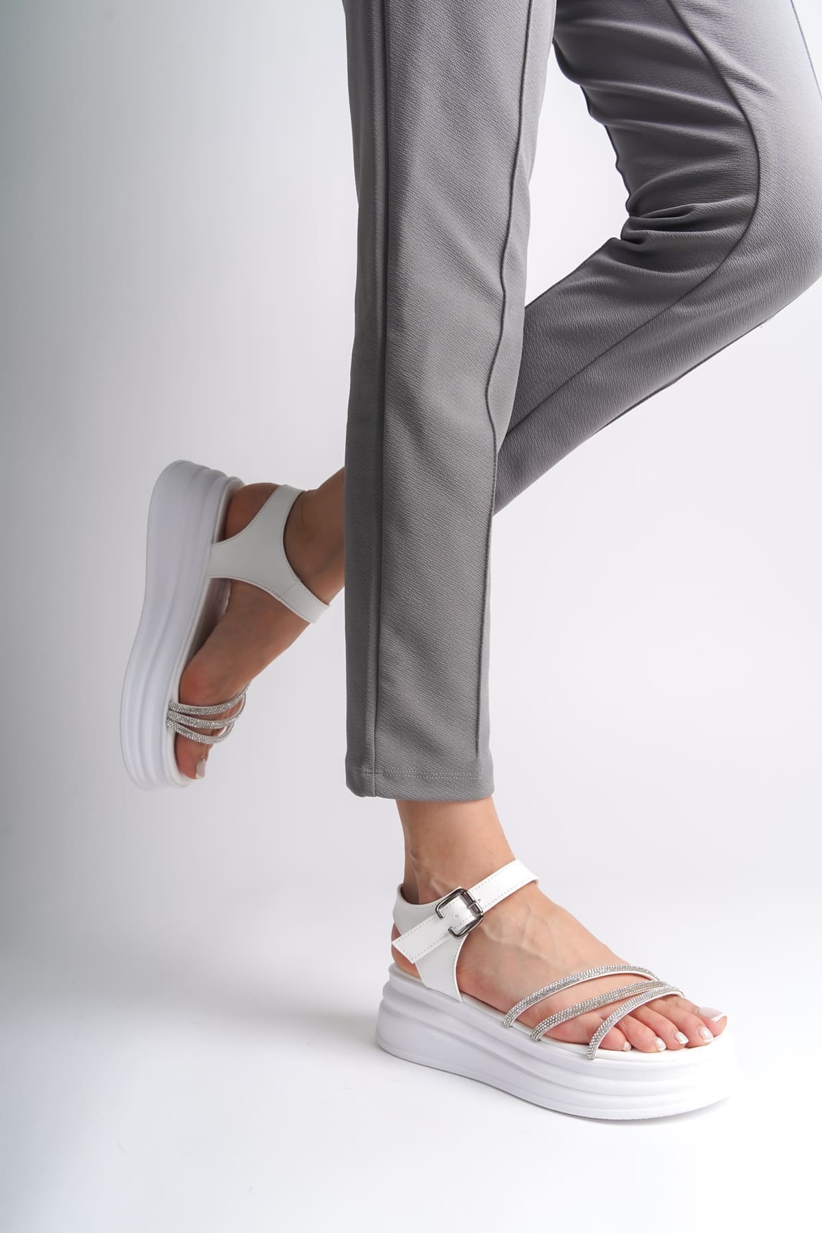 EVA Kalın Tokalı Taşlı Şeritli Ortopedik Taban Kadın Sandalet  BT - Beyaz