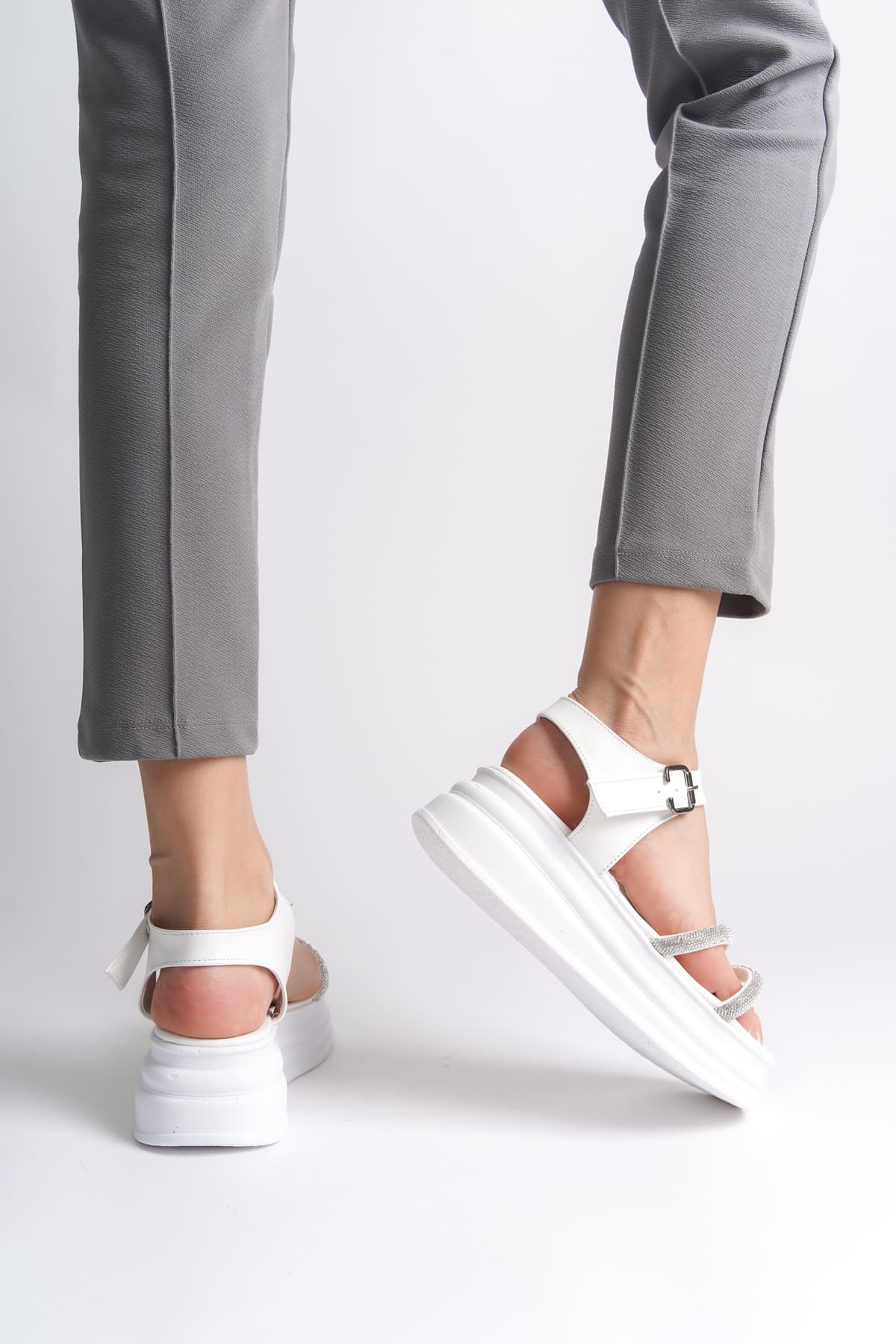 ZLOHE Kalın Tokalı Taşlı Şeritli Ortopedik Taban Kadın Sandalet BT - Beyaz