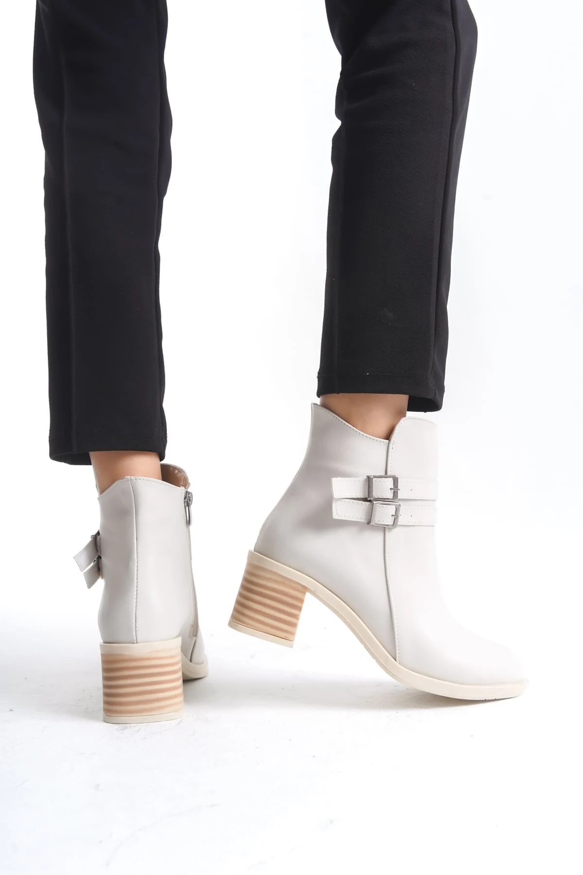 NOEMI Tokalı Fermuarlı Ortopedik Taban TopukluKadın Bot  KT - Krem