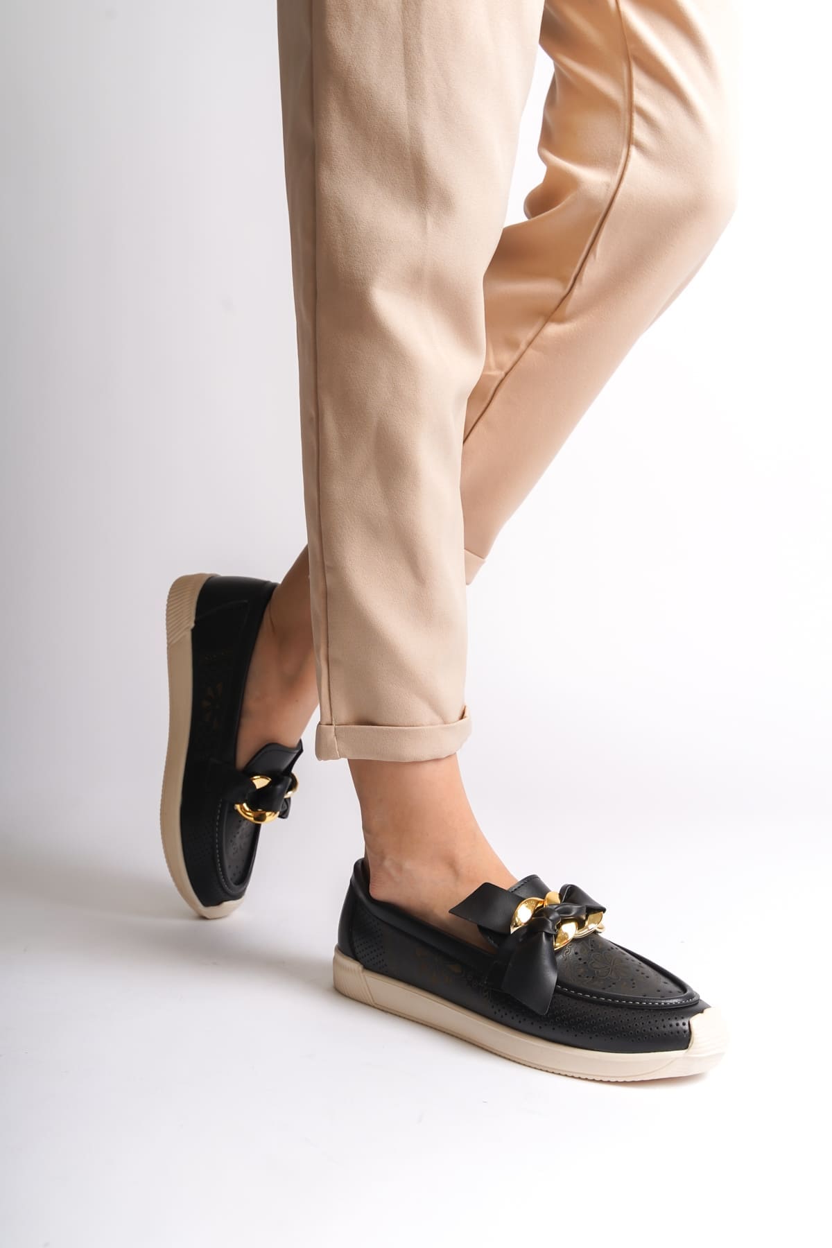 LYDIA Bağcıksız Ortopedik Rahat Taban Çiçek Desenli Kadın Babet Ayakkabı  KT - Siyah