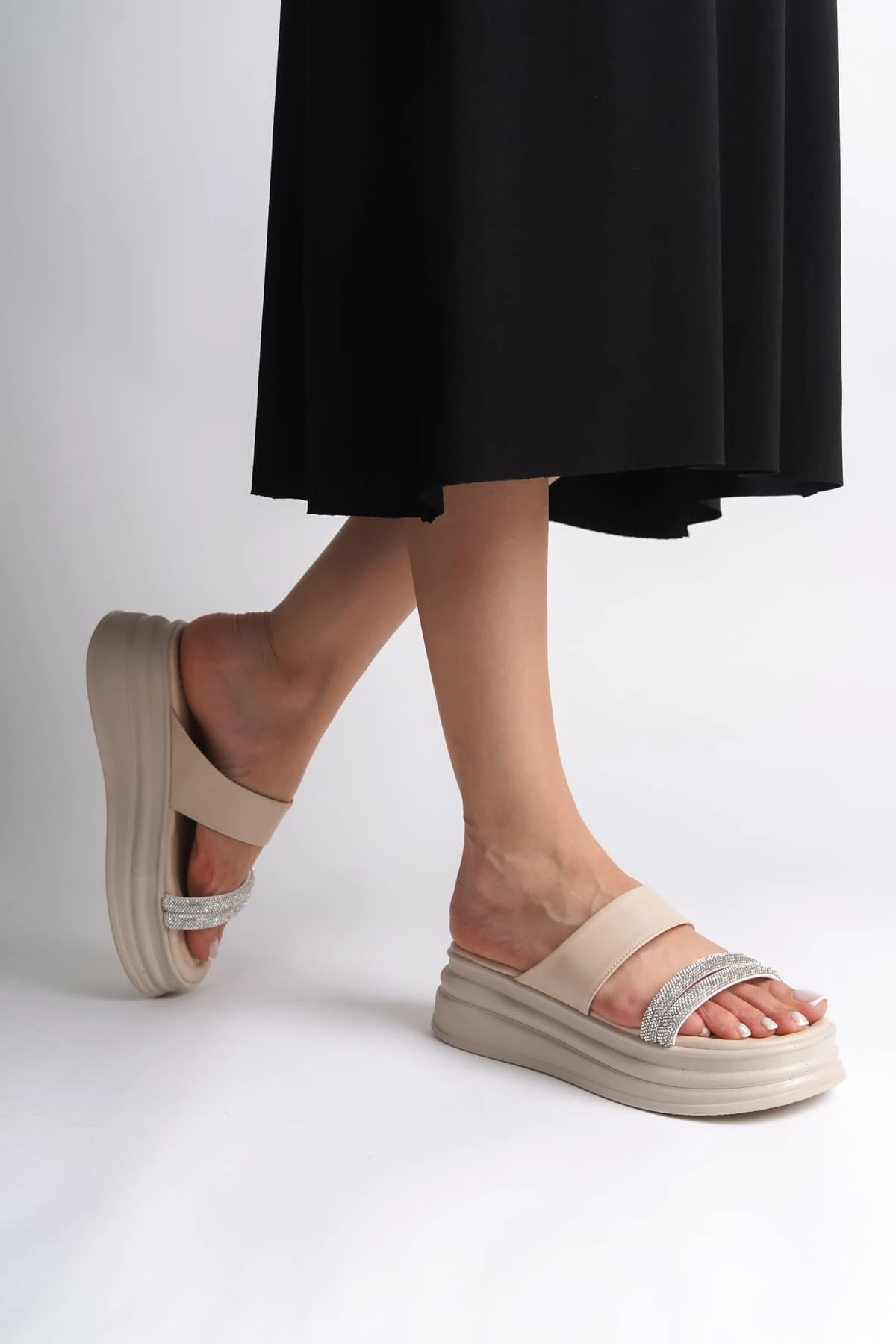 SARAH Düz Topuklu Taşlı Şeritli Kalın ve Ortopedik Taban Kadın Terlik  KT - Krem