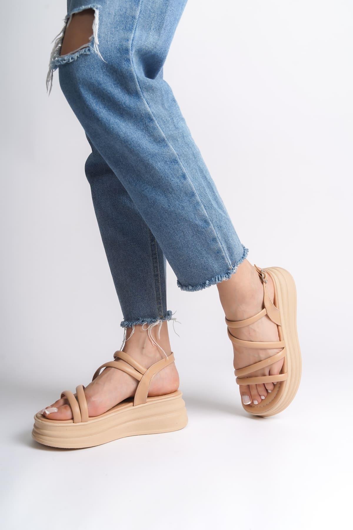 NATALIE İnce Tokalı Şerit Detaylı Ortopedik Taban Kadın Sandalet TT - Ten