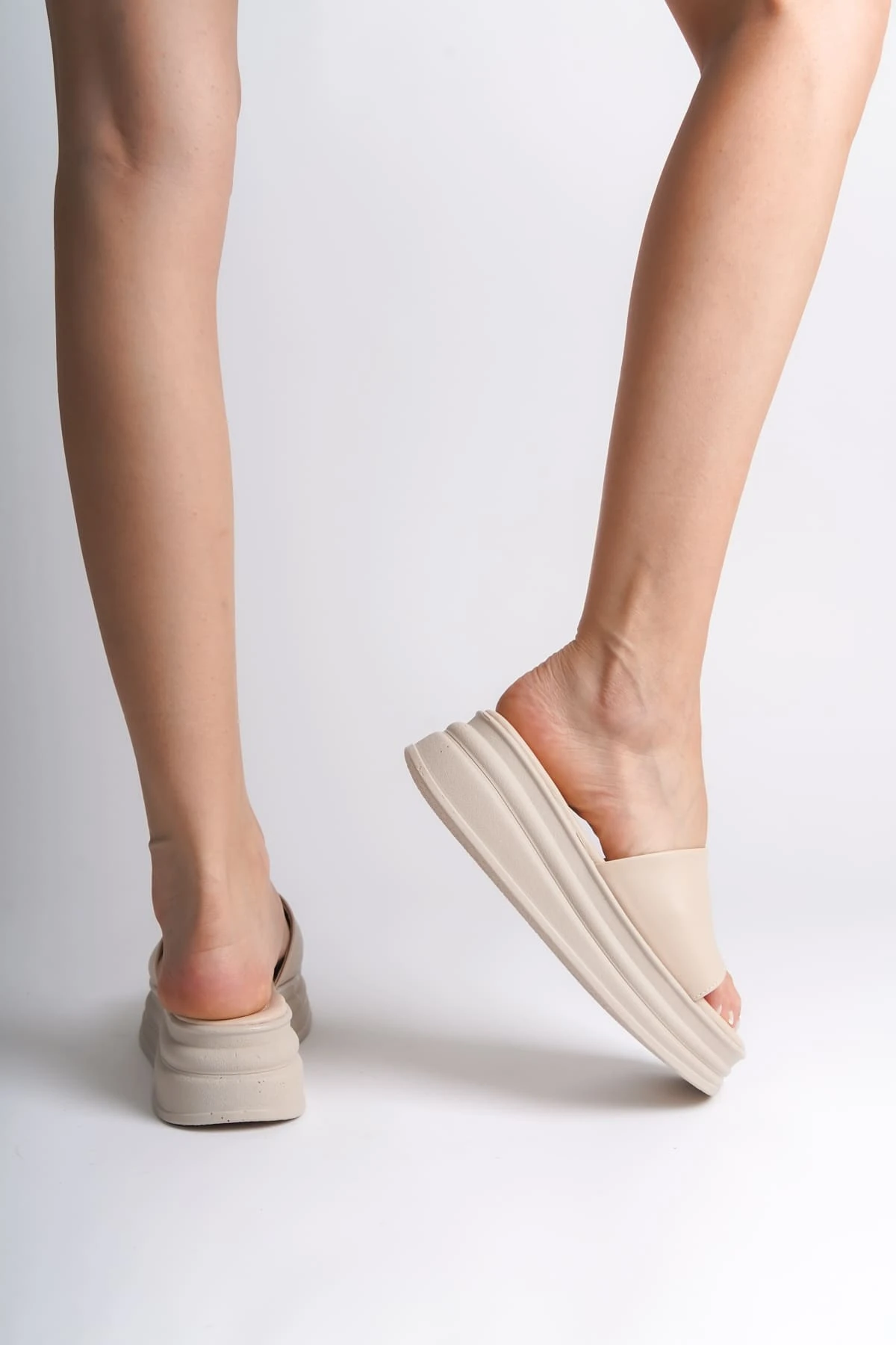 ALICE Düz Topuklu Kalın ve Ortopedik Taban Kadın Terlik KT - Krem