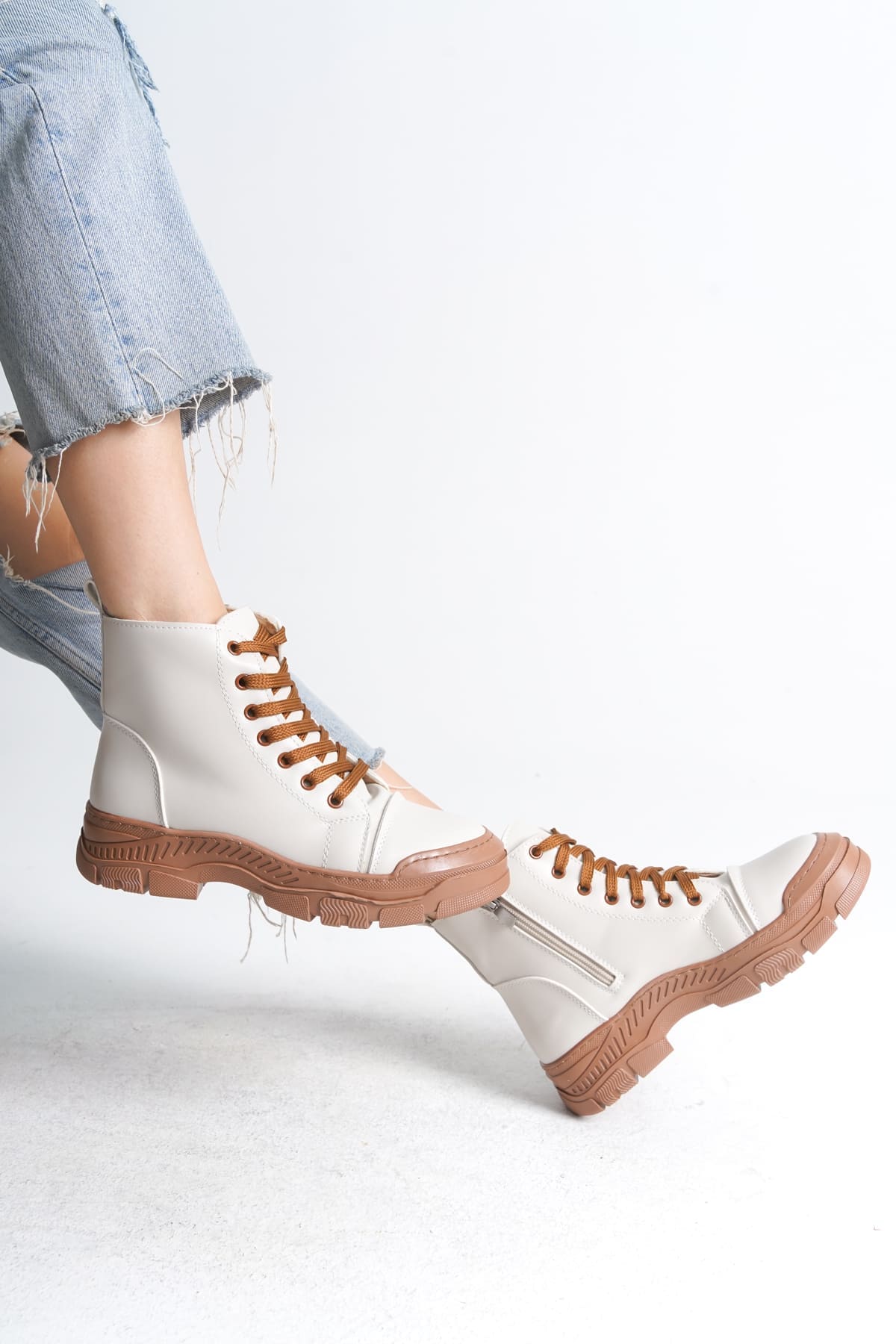 BLOOM Bağcıklı Fermuarlı Ortopedik TabanKadın Bot  TT - Krem