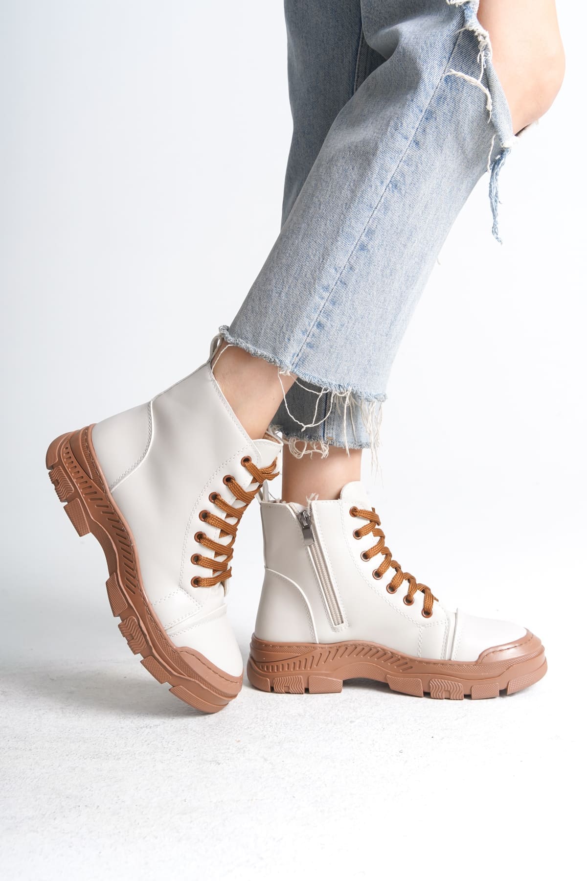 BLOOM Bağcıklı Fermuarlı Ortopedik TabanKadın Bot  TT - Krem