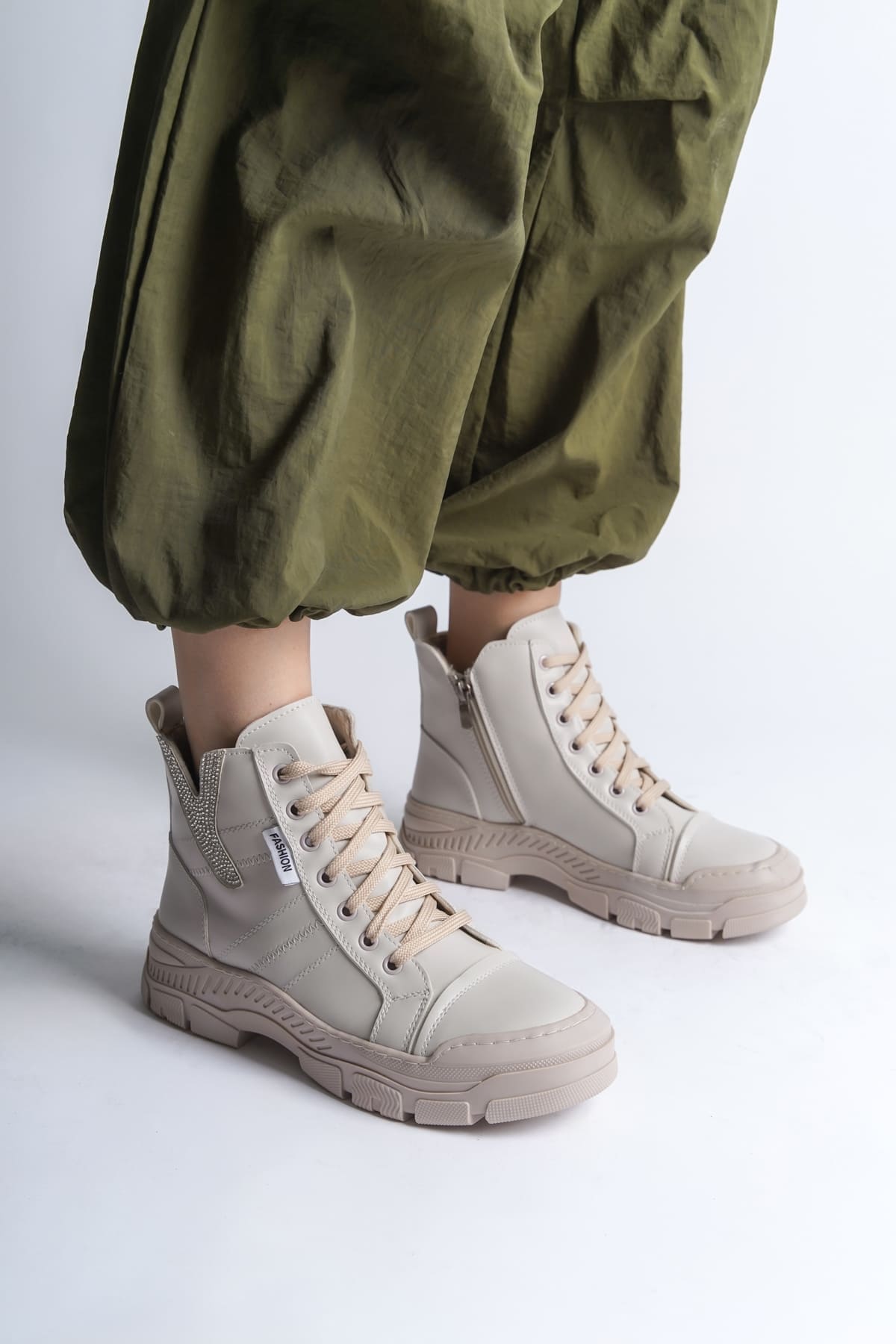 AMBER Bağcıklı Fermuarlı Ortopedik TabanKadın Bot  KT - Krem