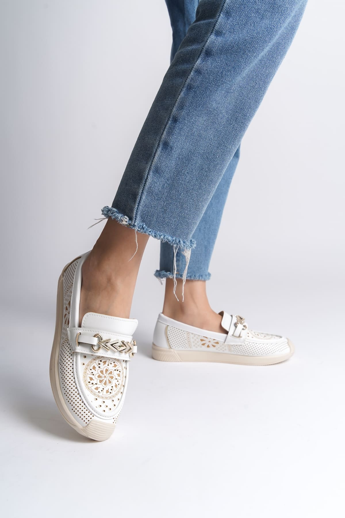 LILY Bağcıksız Ortopedik Rahat Taban Çiçek Desenli Kadın Babet Ayakkabı  KT - Beyaz