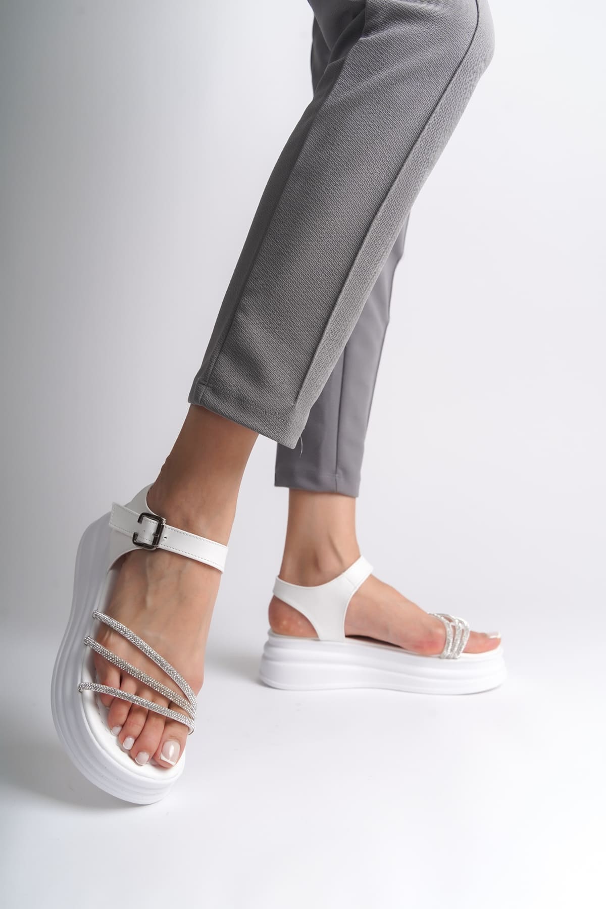 EVA Kalın Tokalı Taşlı Şeritli Ortopedik Taban Kadın Sandalet  BT - Beyaz