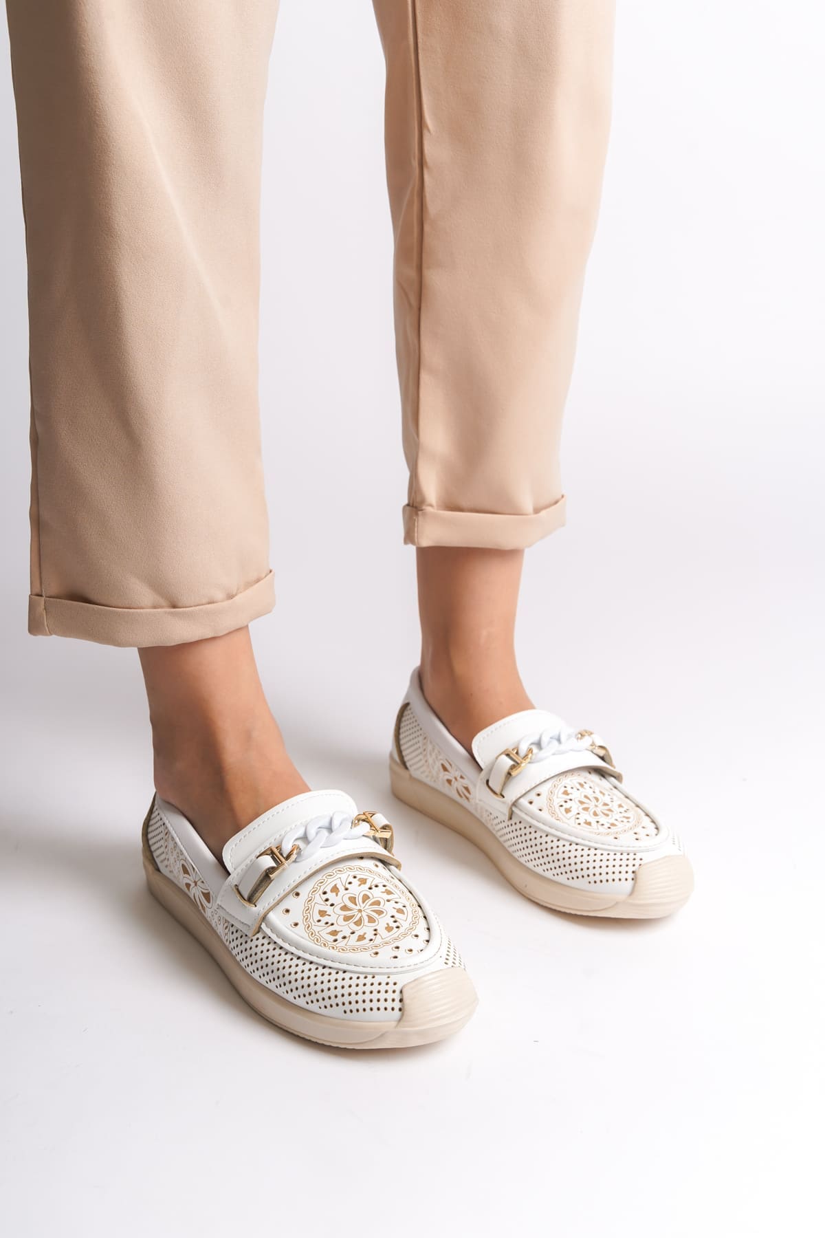 LIZY Bağcıksız Ortopedik Rahat Taban Çiçek Desenli Kadın Babet Ayakkabı  KT - Beyaz