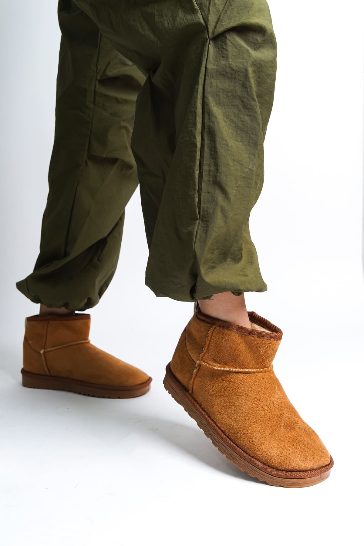 JOLIE Bağcıksız Düz Taban İçi Kürklü Kısa Süet Kadın Bot  TT - Taba