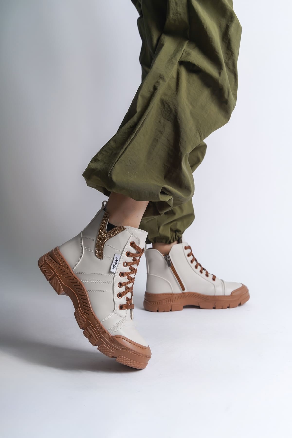 AMBER Bağcıklı Fermuarlı Ortopedik TabanKadın Bot  TT - Krem