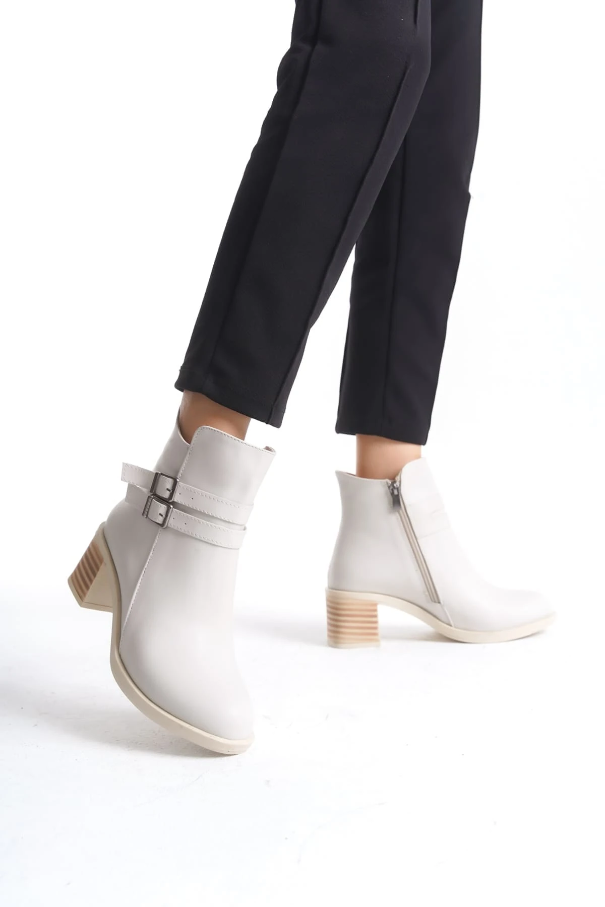 NOEMI Tokalı Fermuarlı Ortopedik Taban TopukluKadın Bot  KT - Krem