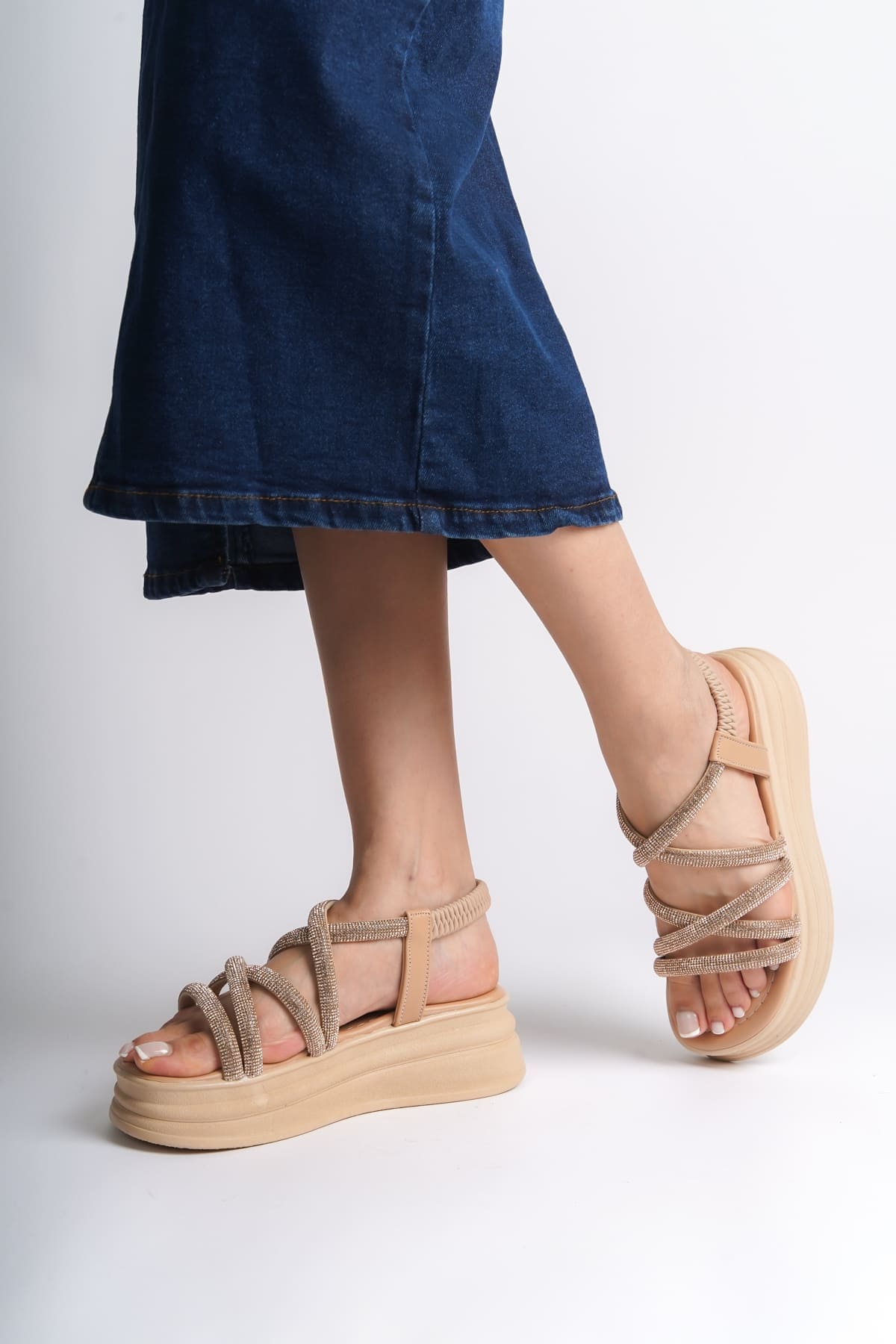 ELENA Lastikli Taşlı Şeritli Ortopedik Taban Kadın Sandalet TT - Ten