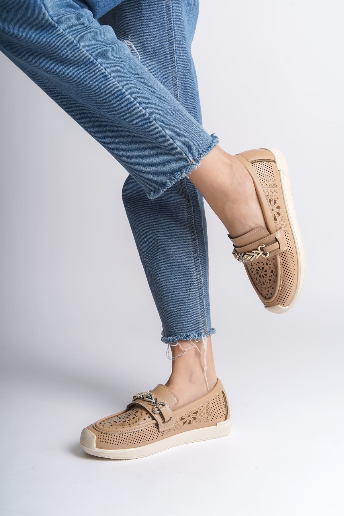 LILY Bağcıksız Ortopedik Rahat Taban Çiçek Desenli Kadın Babet Ayakkabı  KT - Ten