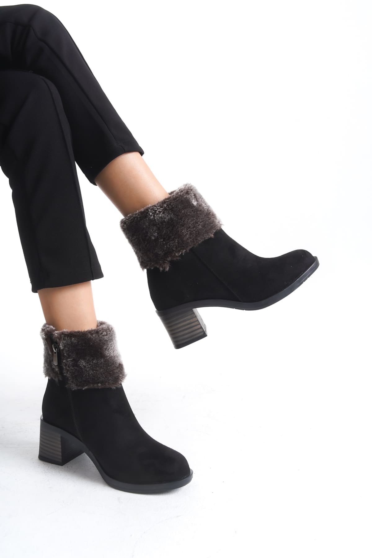 KATYA Fermuarlı Ortopedik Taban Topuklu Kürk Detaylı Süet Kadın Bot  ST - Siyah