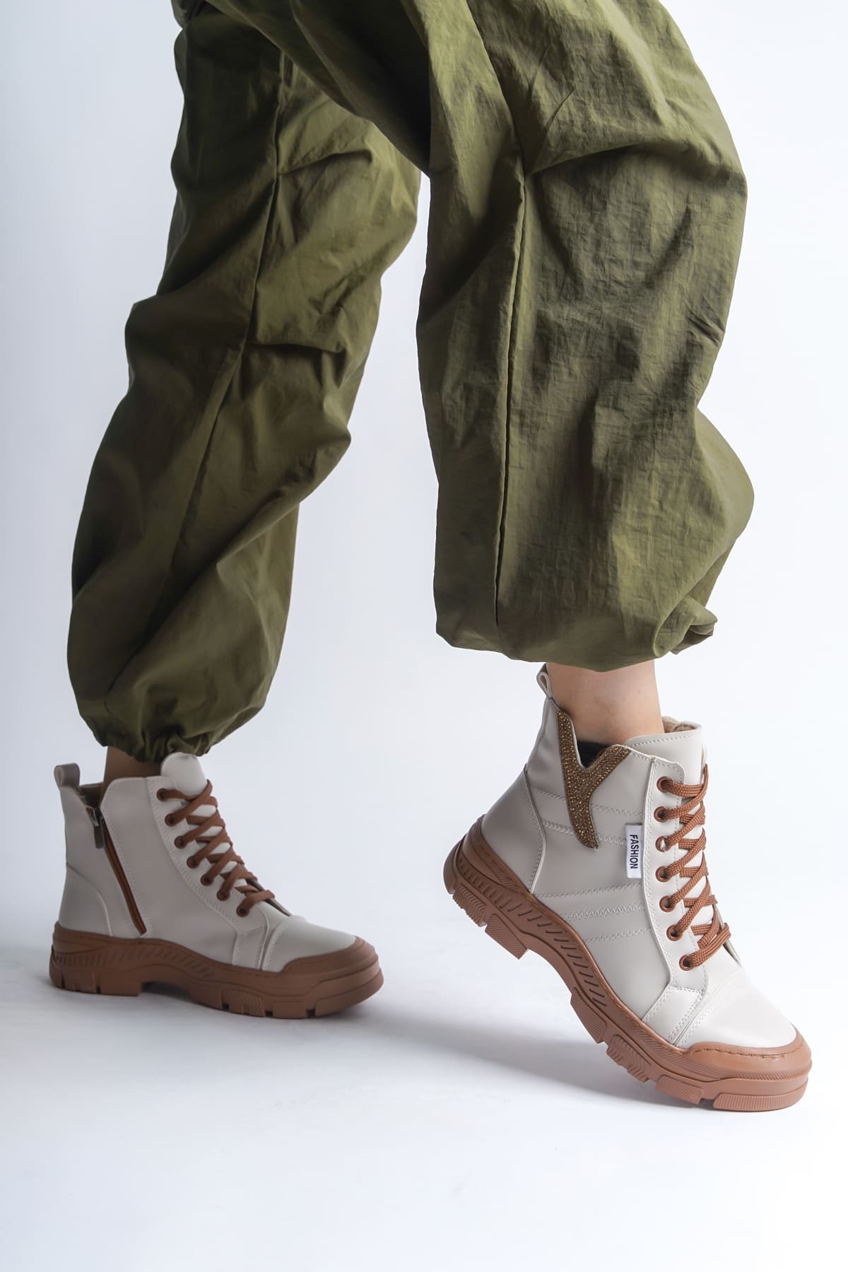 AMBER Bağcıklı Fermuarlı Ortopedik TabanKadın Bot  TT - Krem