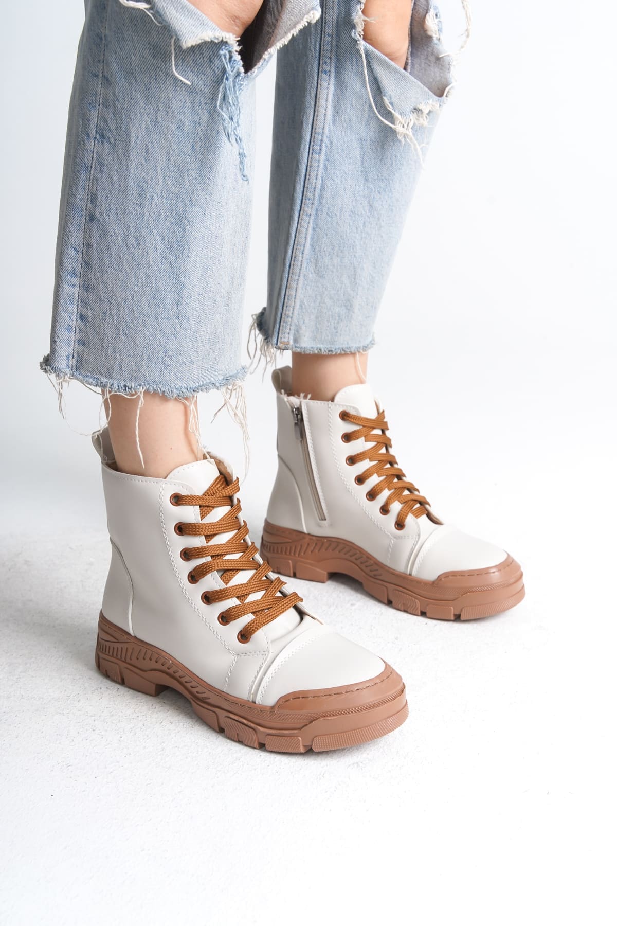 BLOOM Bağcıklı Fermuarlı Ortopedik TabanKadın Bot  TT - Krem