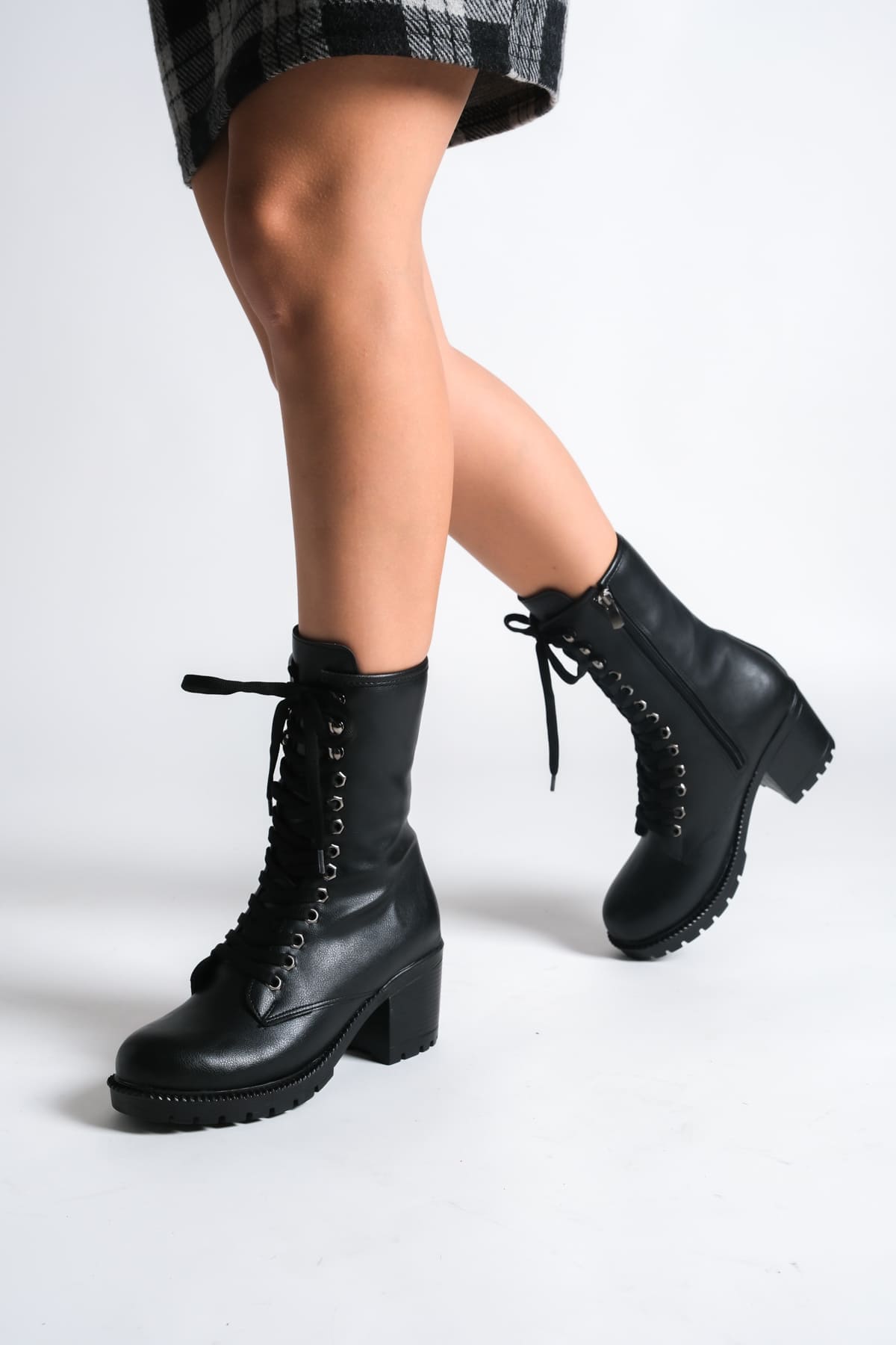 ALDA Bağcıklı Ortopedik Taban Kadın Çizme ST - Siyah