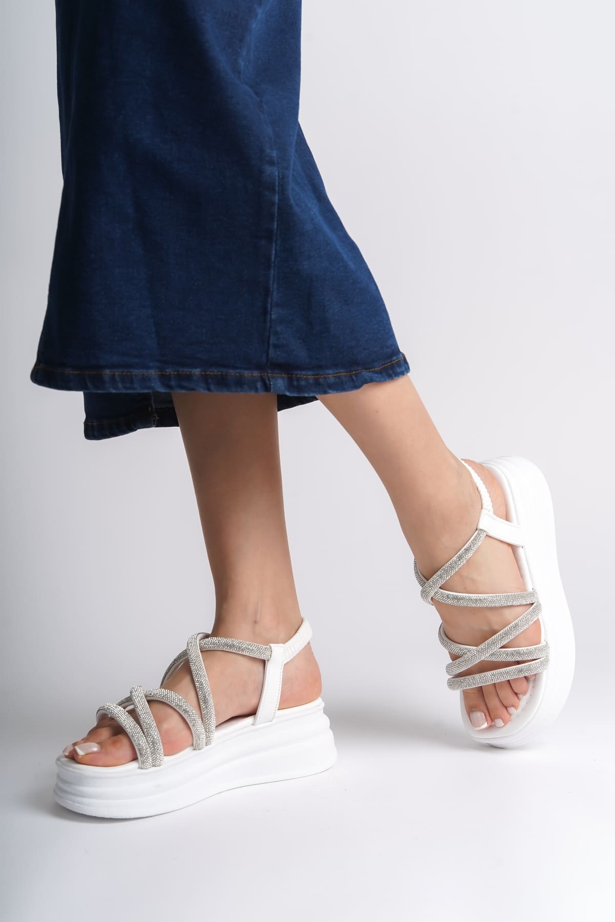 ELENA Lastikli Taşlı Şeritli Ortopedik Taban Kadın Sandalet  BT - Beyaz