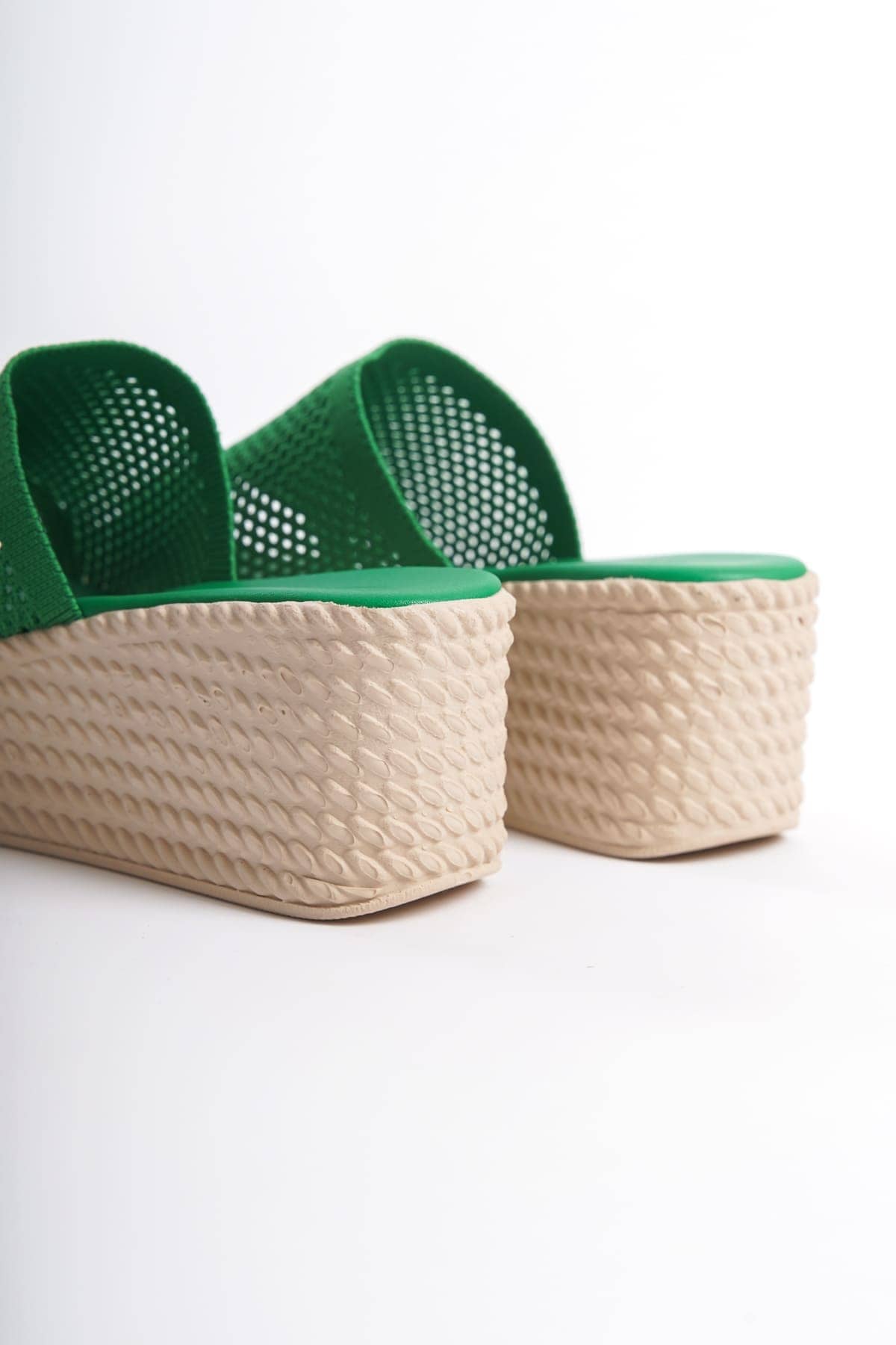 MARLA Dolgu Topuklu Ortopedik Taban Hasır Görünümlü Triko Kadın Terlik  KT - Yeşil