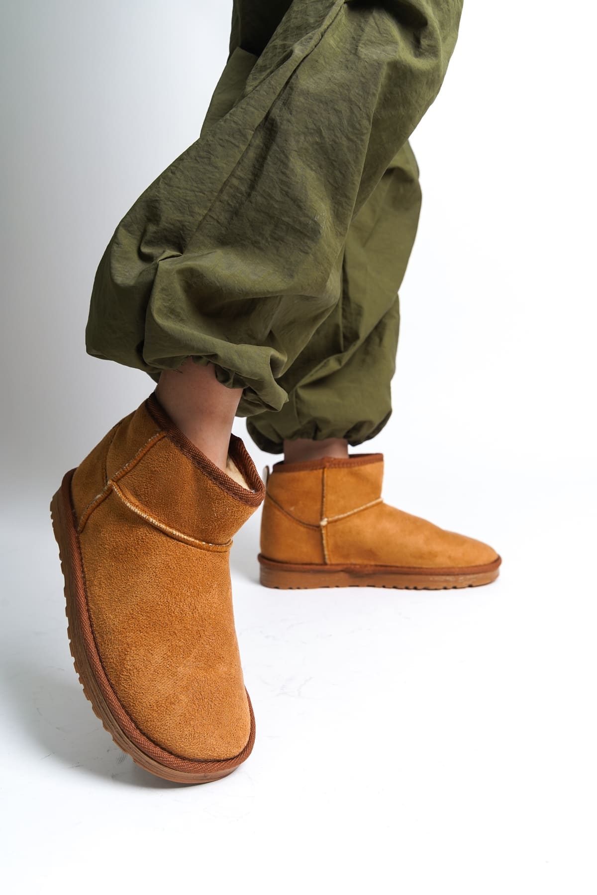 JOLIE Bağcıksız Düz Taban İçi Kürklü Kısa Süet Kadın Bot  TT - Taba