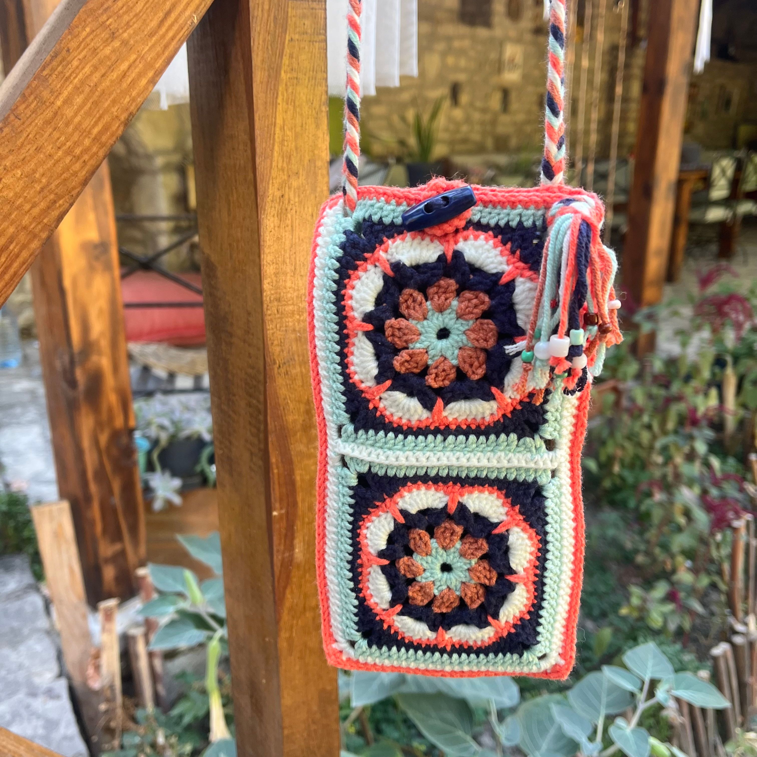 Mercan Rengi Mint El Örgüsü Kadın Telefon Çantası