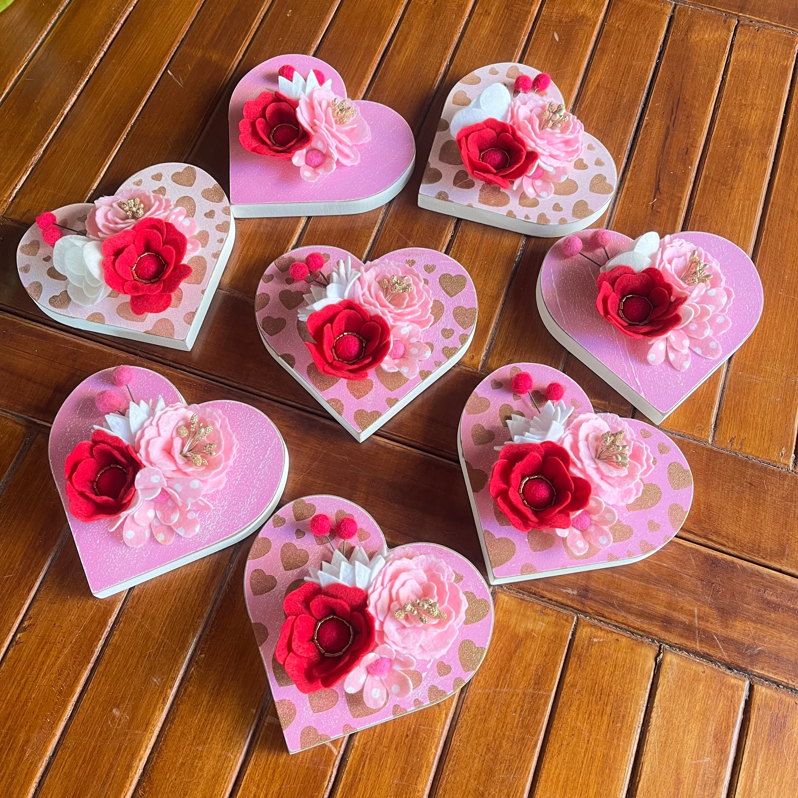 Yılbaşı Hediyesi Çiçekli Kalp Dekoratif Obje