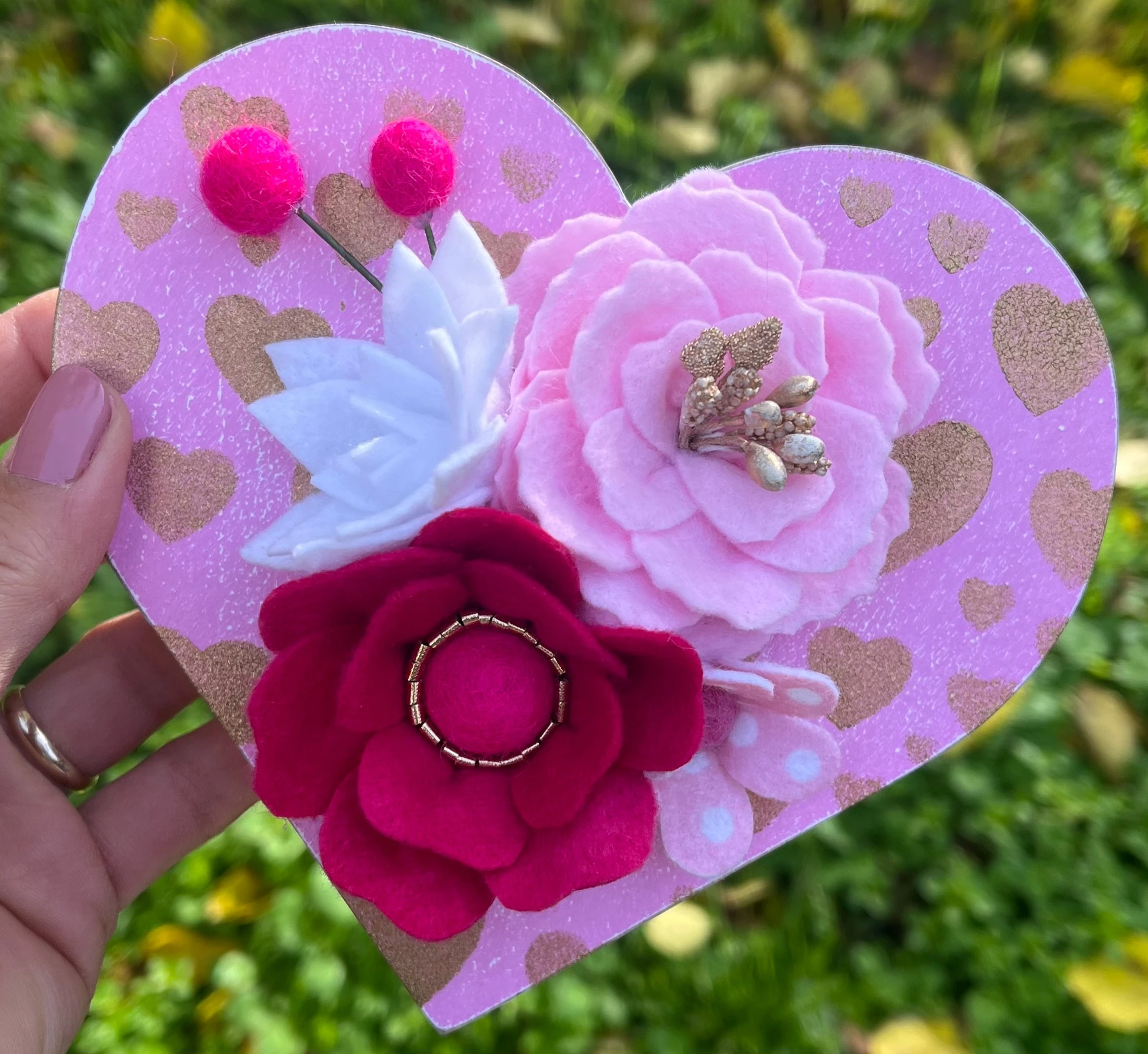 Dekoratif Çiçekli Kalp Yılbaşı Hediyesi