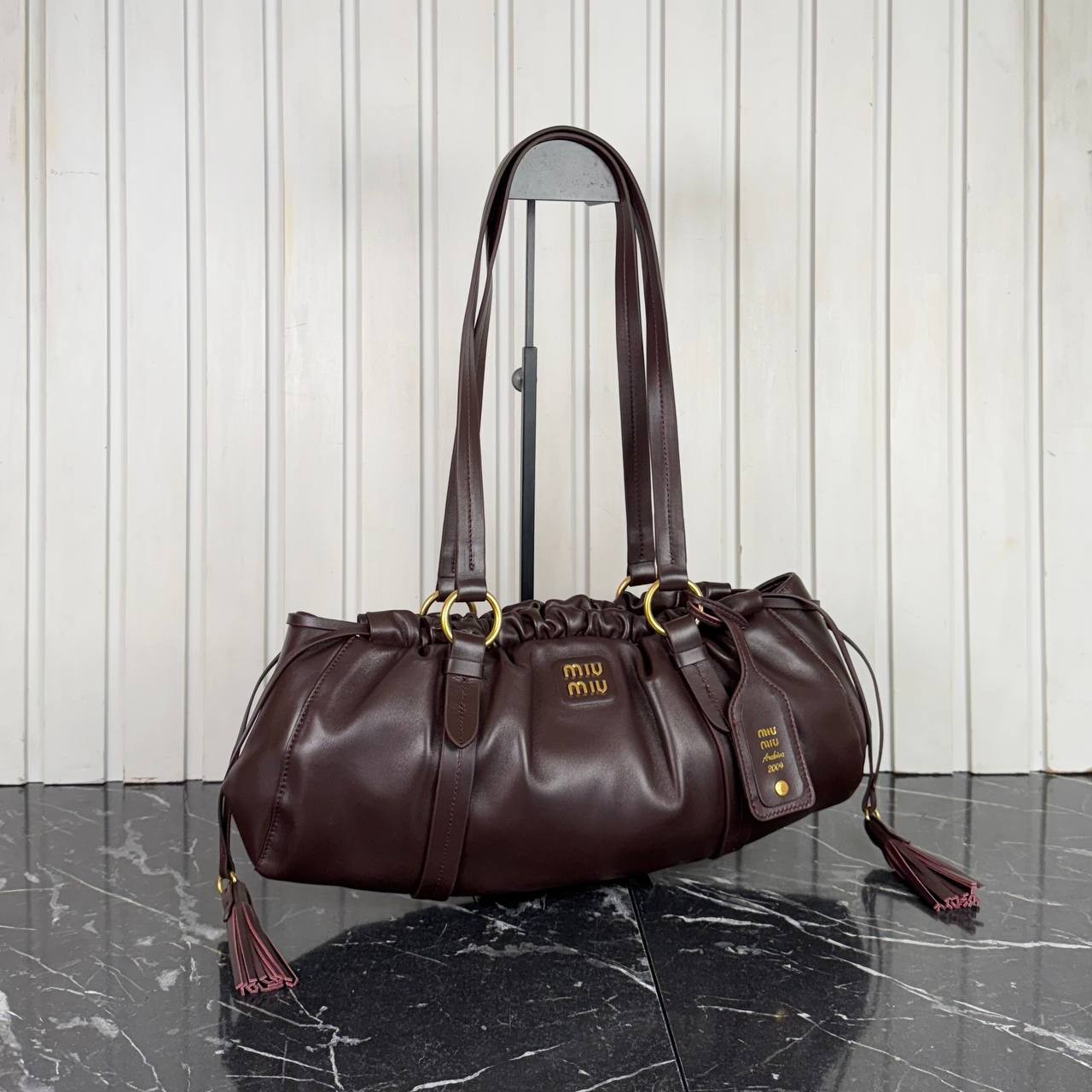 Miu Miu Joie Nappa Leather Shoulder Bag  İthal Ürün  43x16 cm