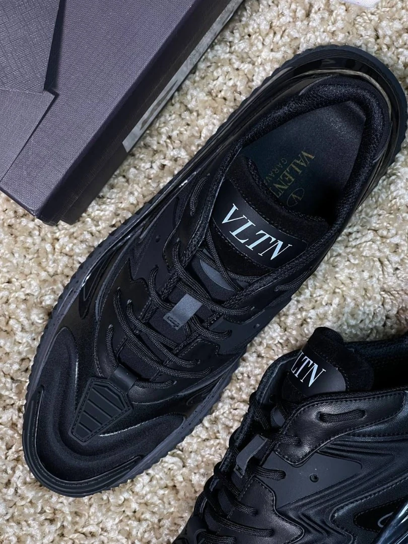 Valenitno Garavani LM13293