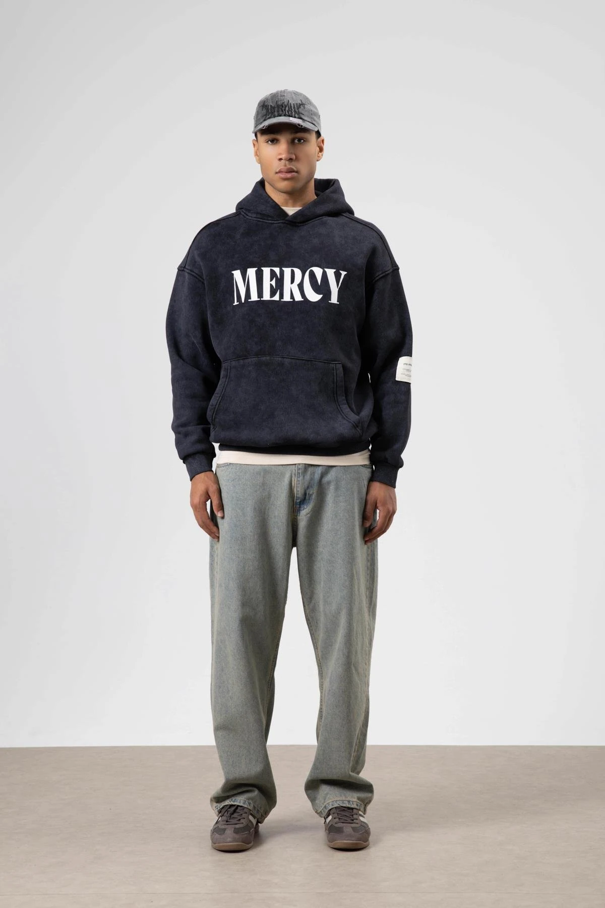 Kart Detaylı Yıkamalı Oversize Sweatshirt BordoKart Detaylı Yıkamalı Oversize Sweatshirt Bordo