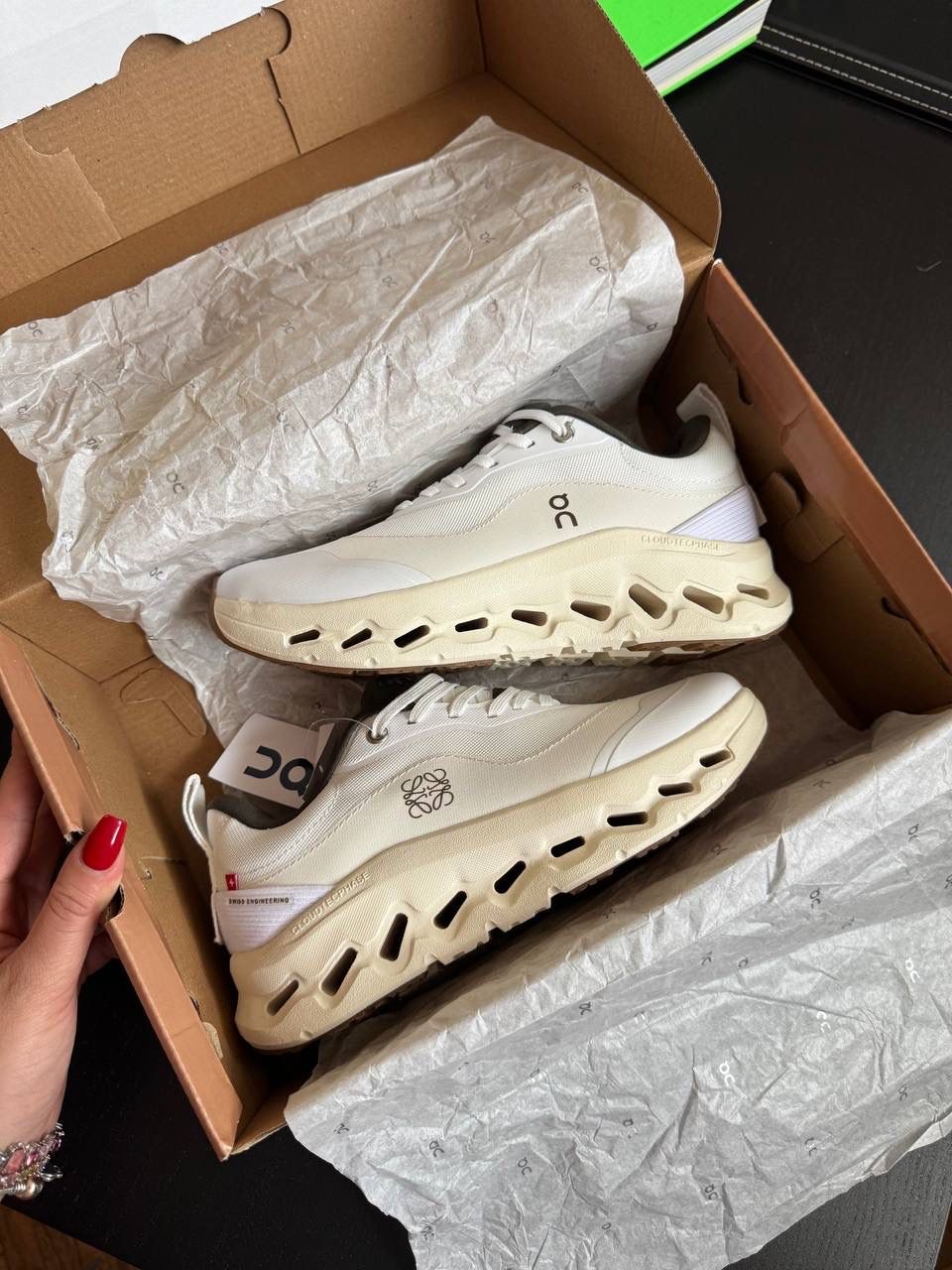 ON Loewe White Khaki