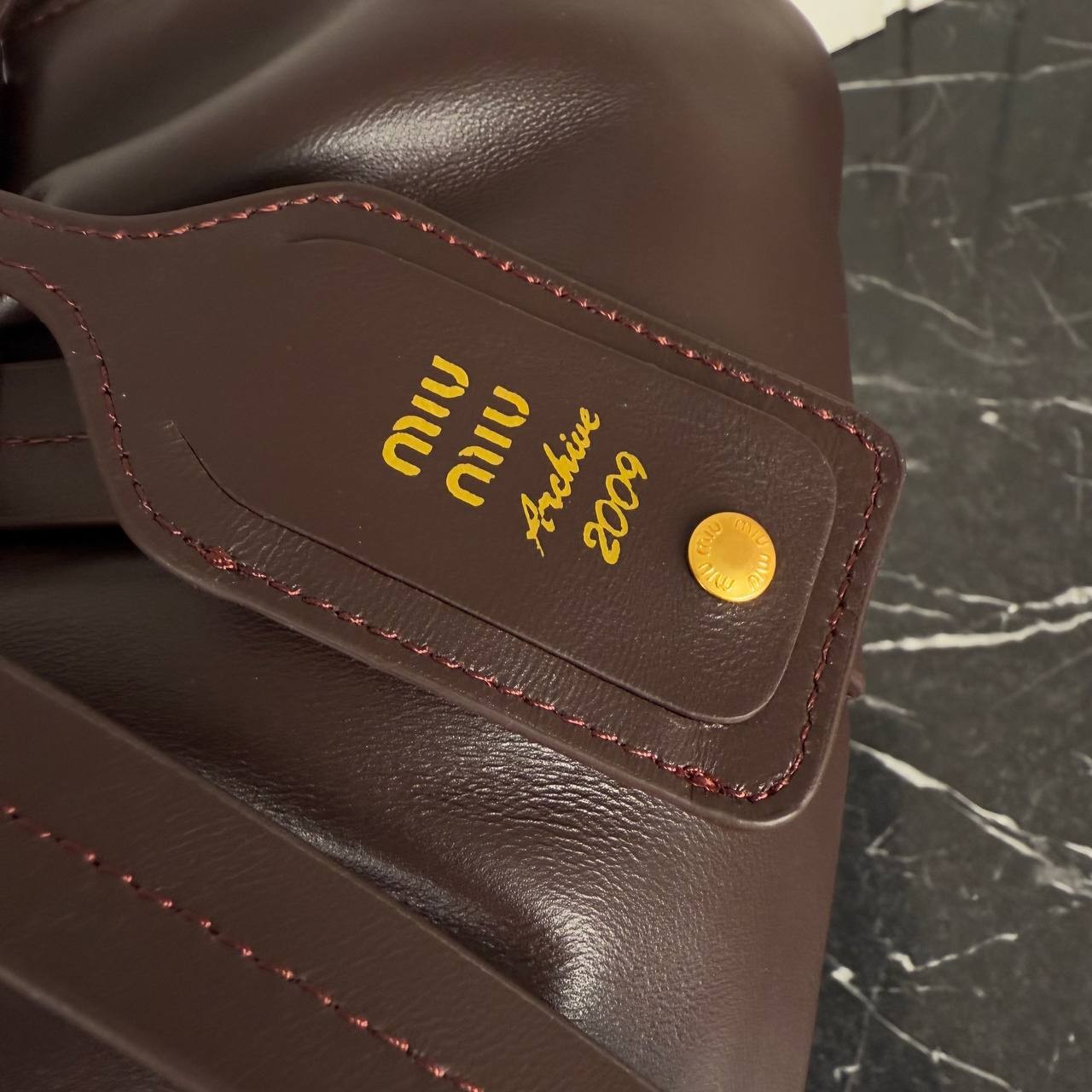 Miu Miu Joie Nappa Leather Shoulder Bag  İthal Ürün  43x16 cm