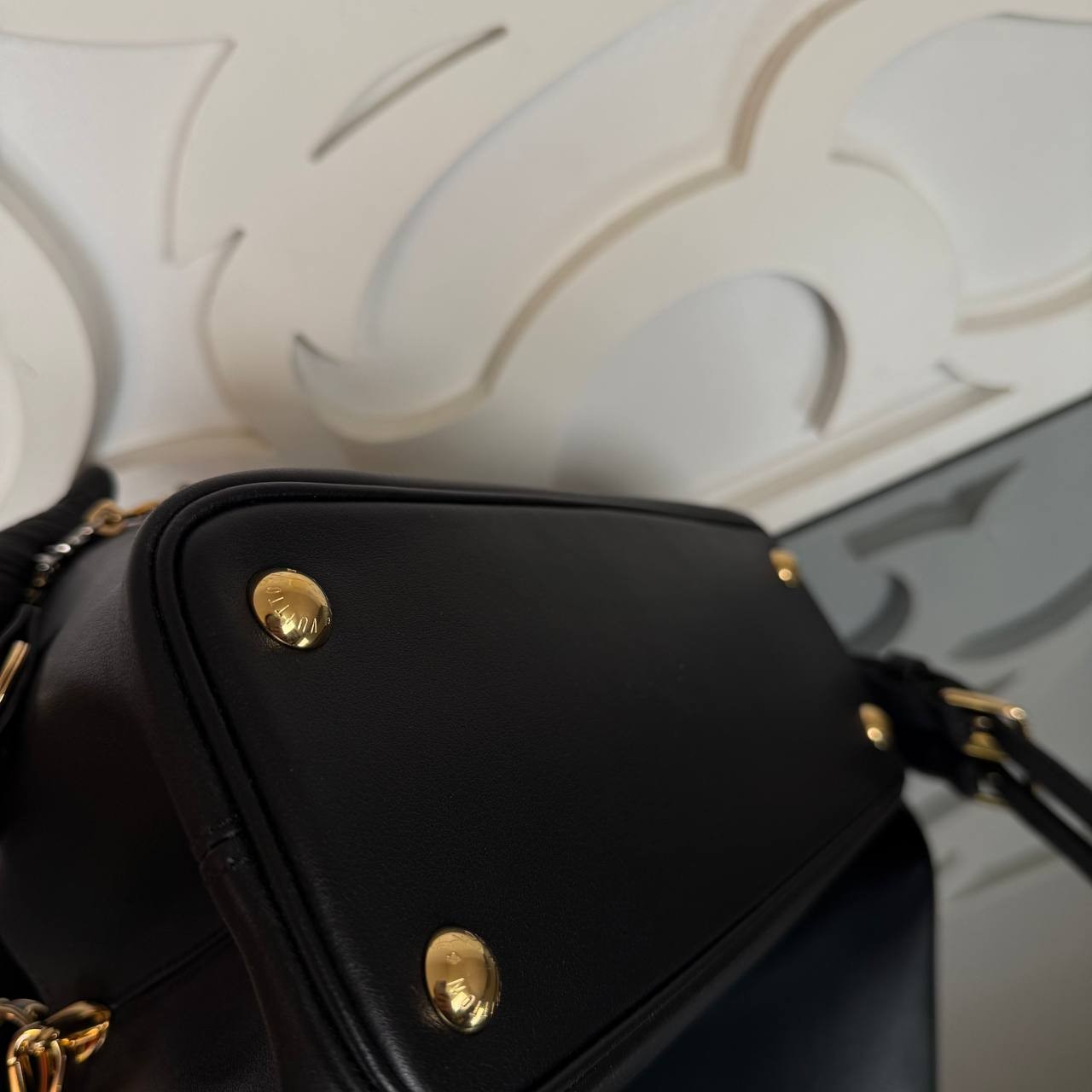 Louis Vuitton Capucines Bag MM