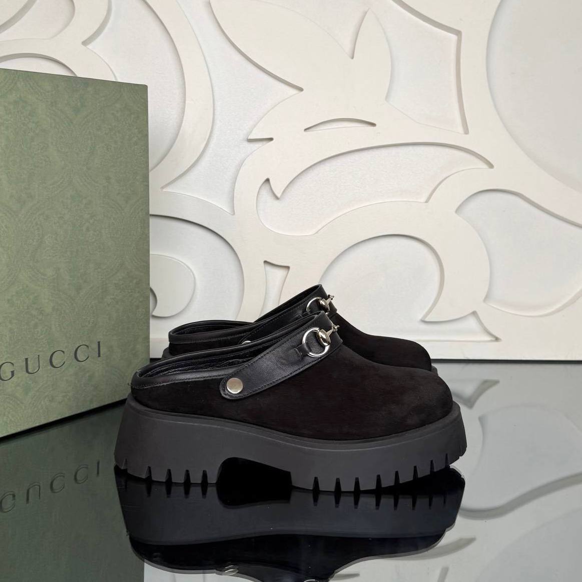 Gucci Women’s Mule with Horsebit