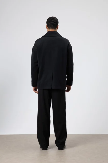 Oversize Kruvaze Kısa Kaşe Ceket SiyahOversize Kruvaze Kısa Kaşe Ceket Siyah