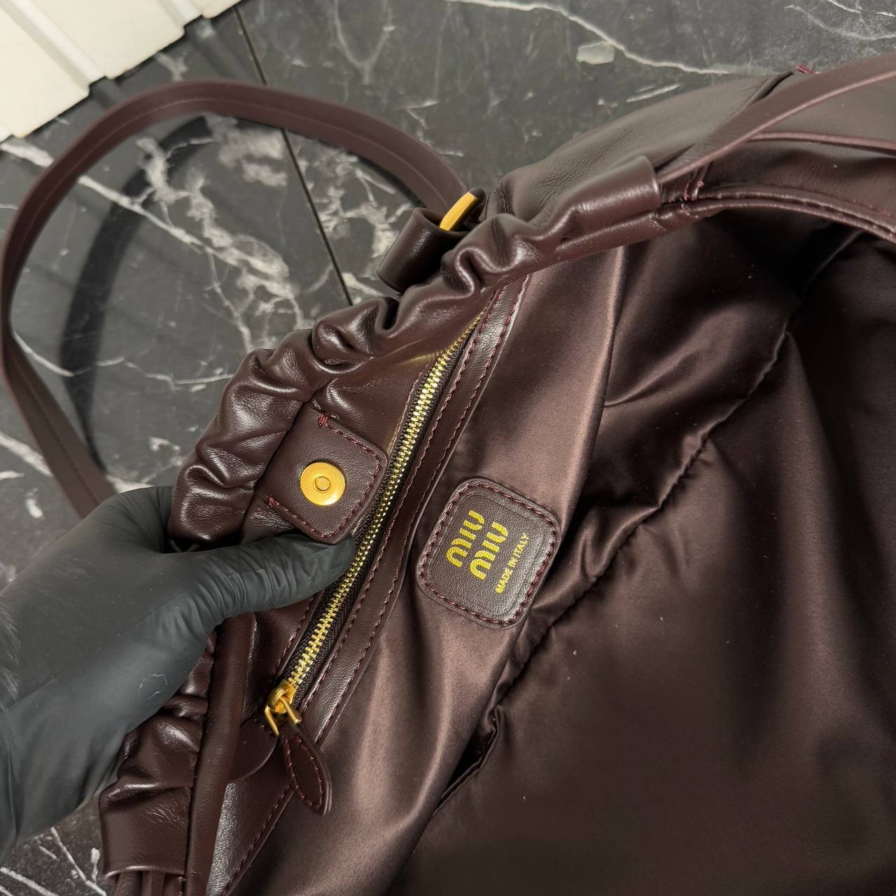 Miu Miu Joie Nappa Leather Shoulder Bag  İthal Ürün  43x16 cm