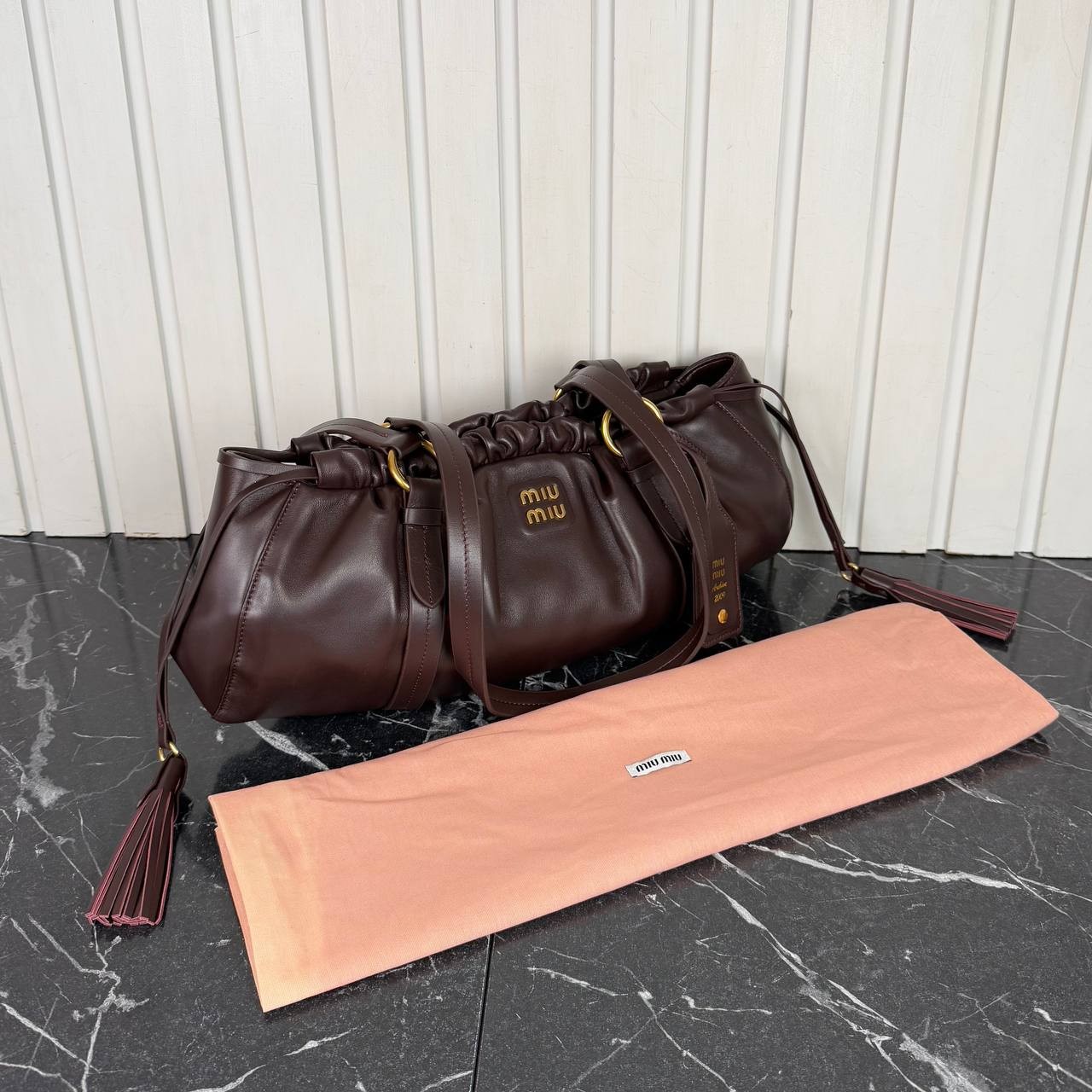 Miu Miu Joie Nappa Leather Shoulder Bag  İthal Ürün  43x16 cm