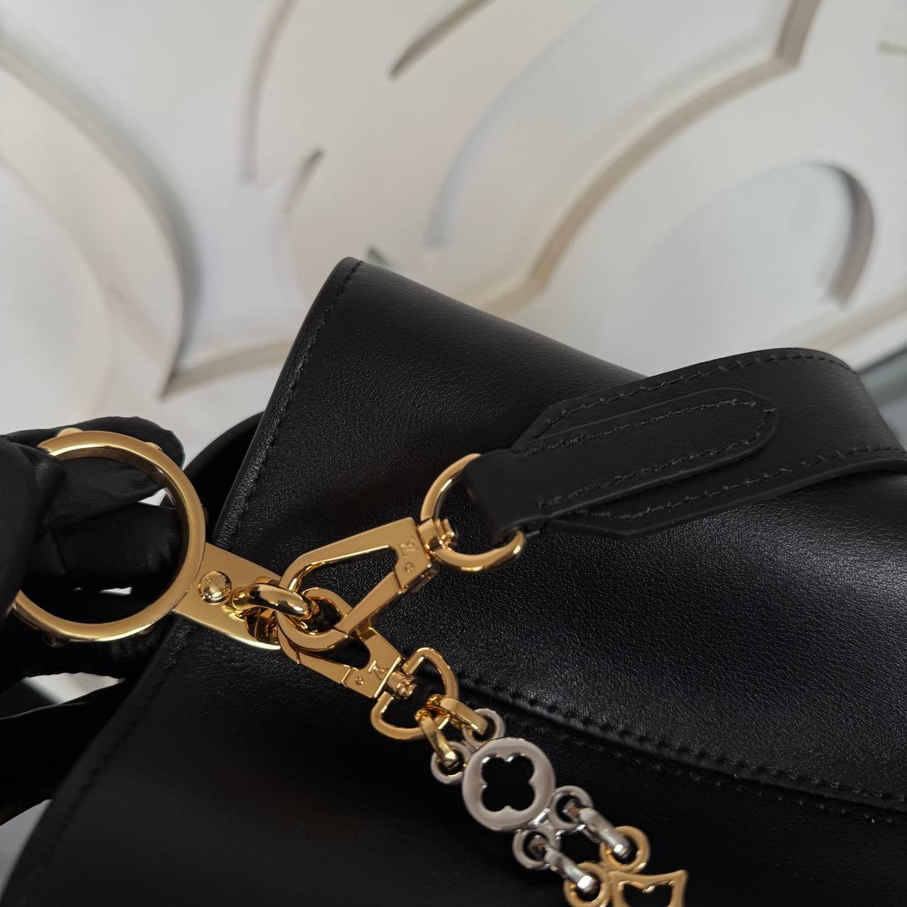 Louis Vuitton Capucines Bag MM